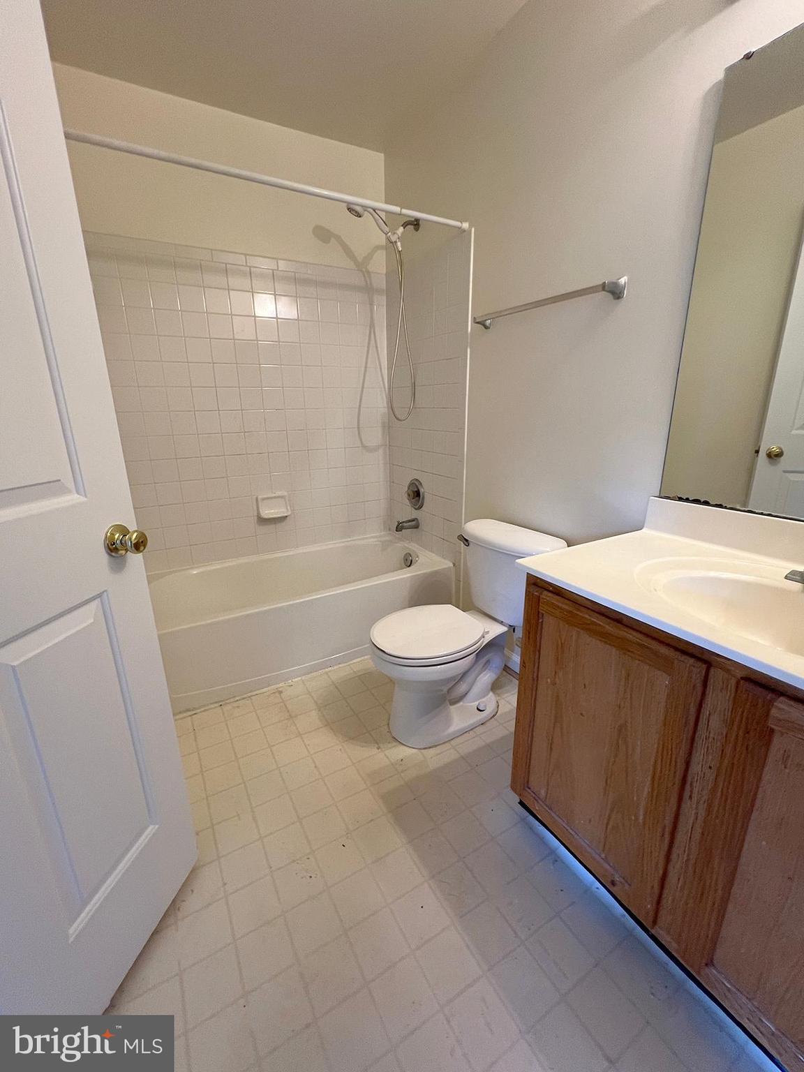 WOODVIEW VILLAGE - Residential Lease