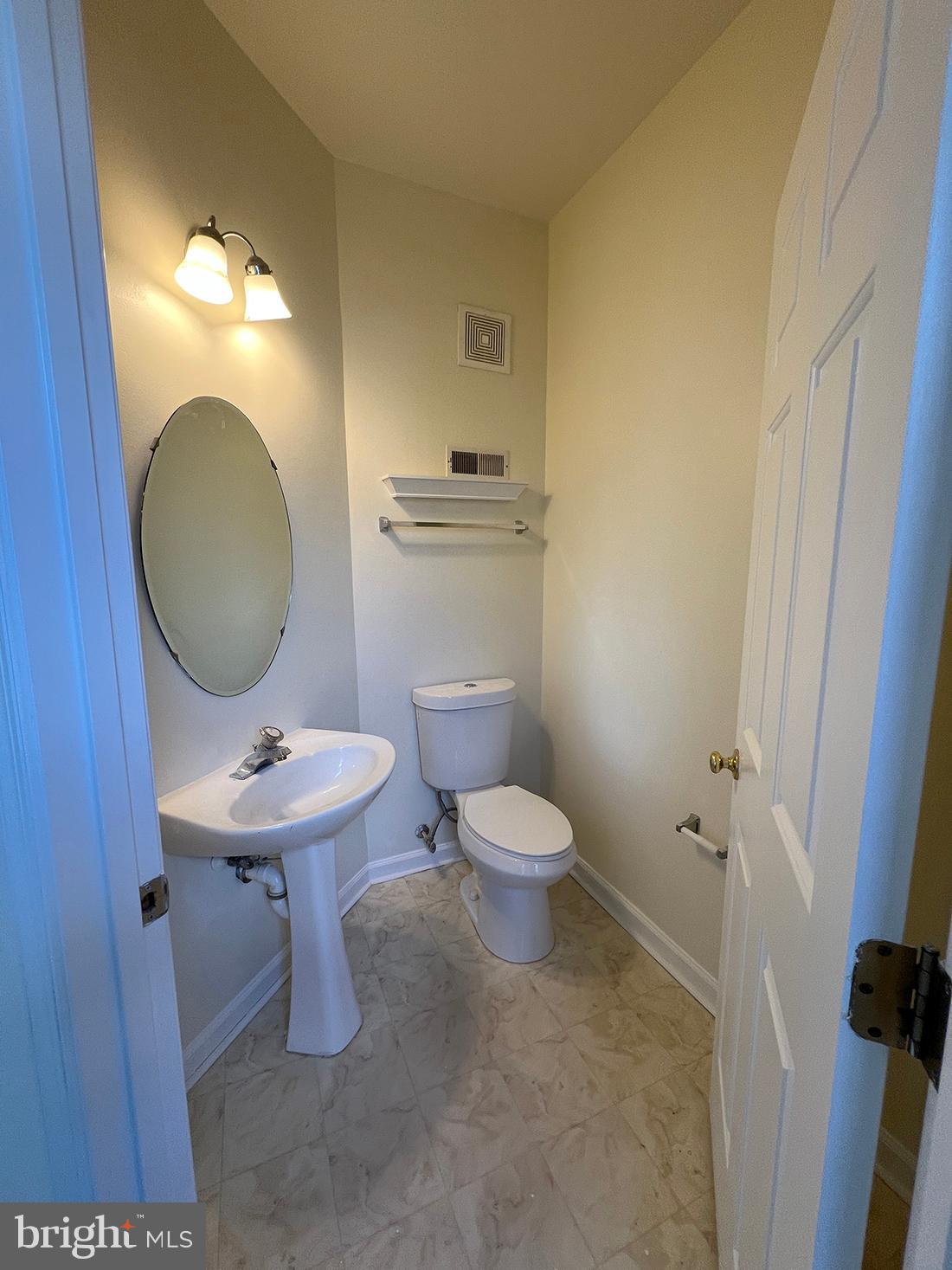 WOODVIEW VILLAGE - Residential Lease