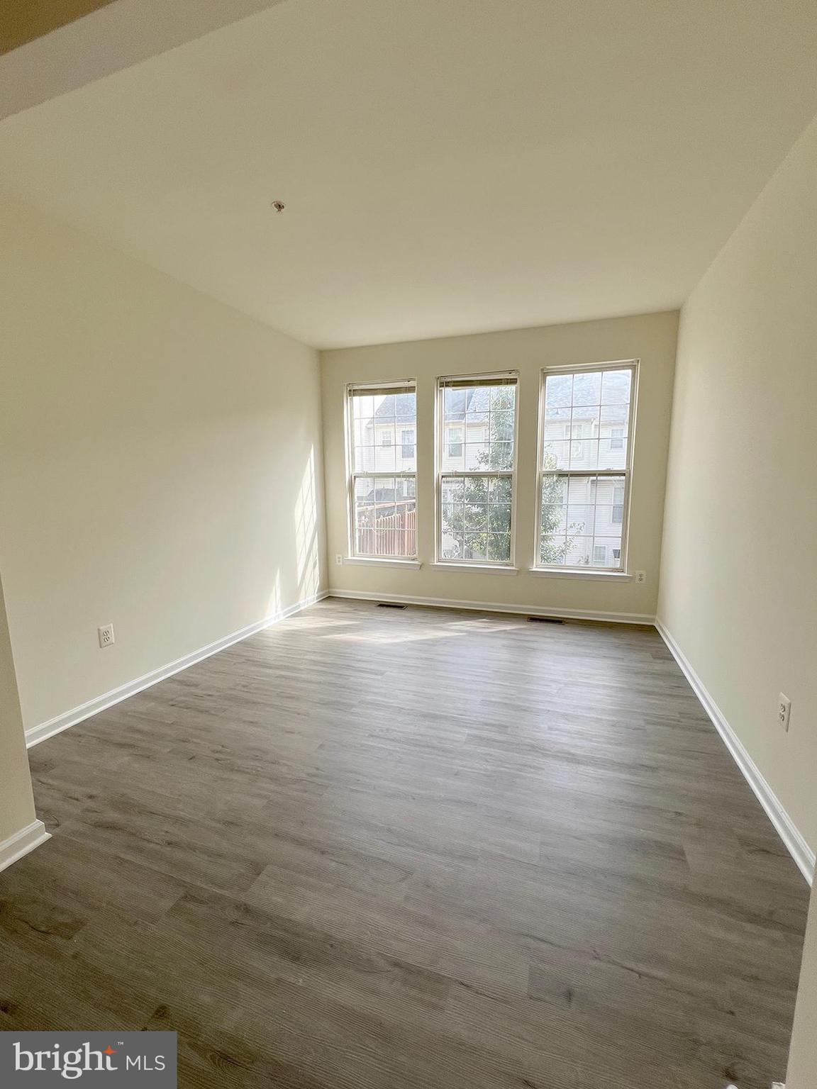 WOODVIEW VILLAGE - Residential Lease