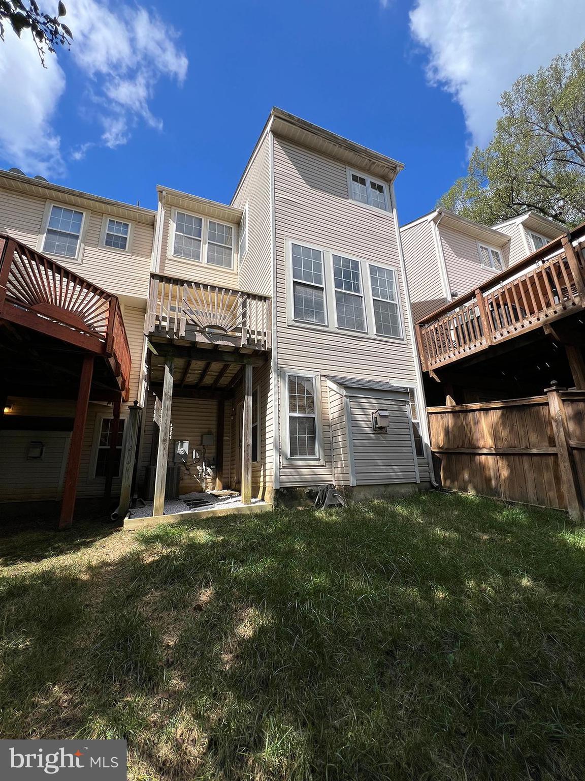 WOODVIEW VILLAGE - Residential Lease