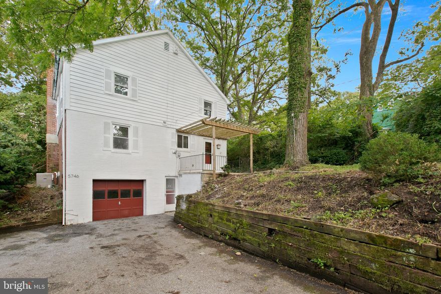 STUNNING COLONIAL HOME LOCATED IN MOUNT WASHINGTON!!  PRIVATE DINING ROOM, LIVING ROOM, BEDROOMS ARE ALL HARDWOOD FLOORS!!  FRONT AND BACK PATIO, INCLUDING A PARKING PAD AND GARAGE, SHARED DRIVEWAY!!  FULLY FINISHED BASEMENT!!  LOCATED IN QUITE REMOTE AREA CLOSE TO RUNNING TRAILS, SHORT DRIVING DISTANCES TO STORES AND RESTAURANTS!! SCHEDULE YOUR SHOWINGS TODAY!