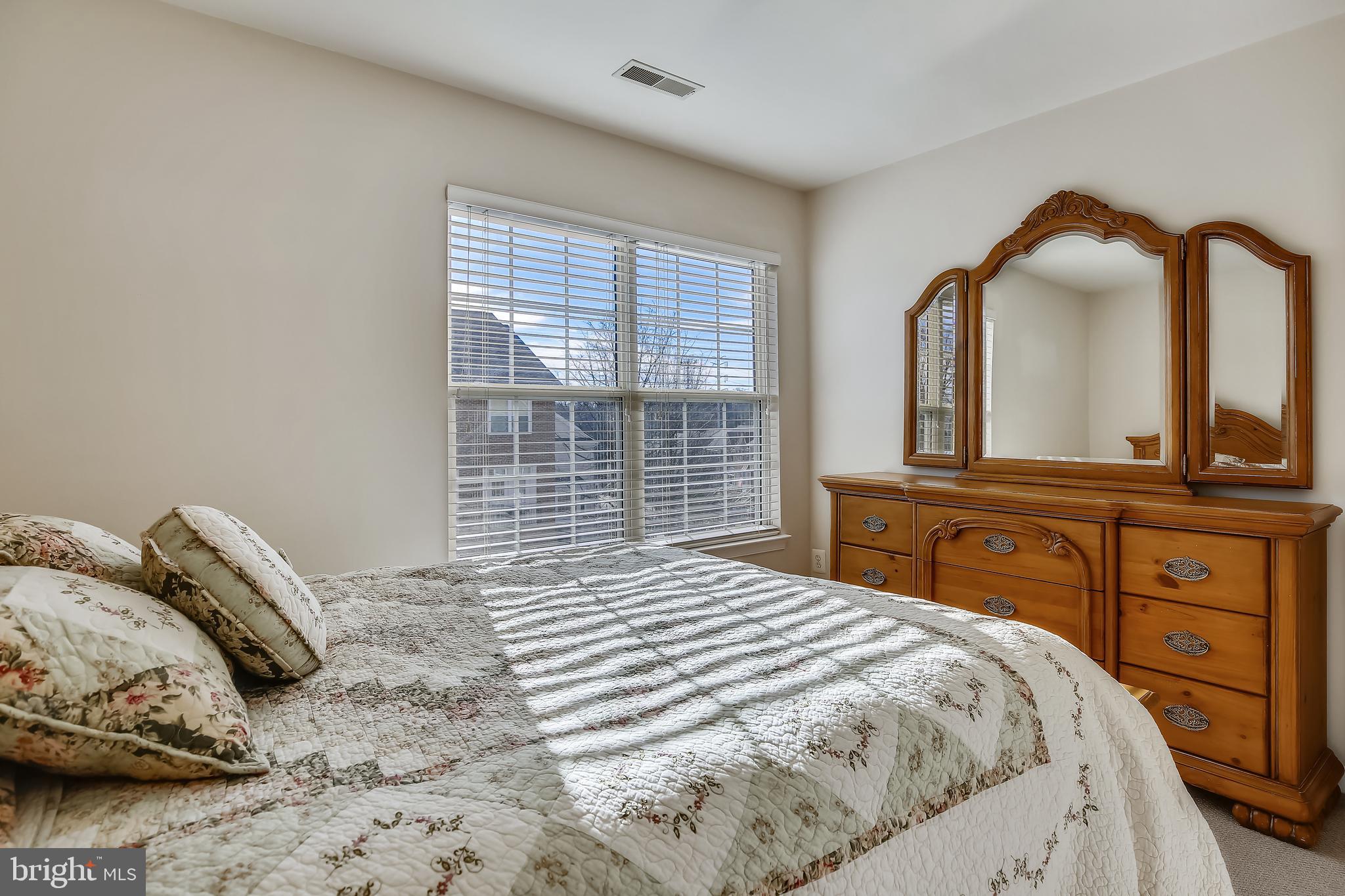 GOVERNORS GROVE - Residential