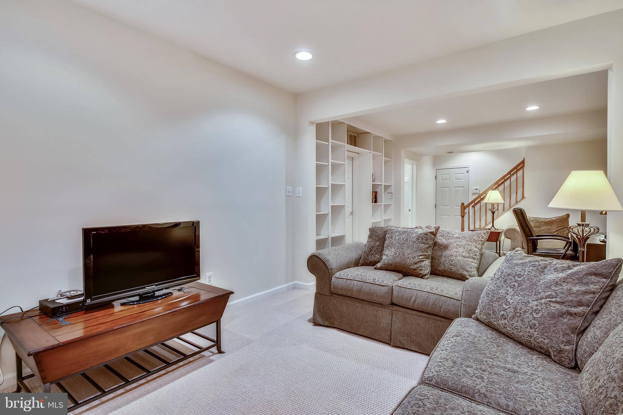 GOVERNORS GROVE - Residential