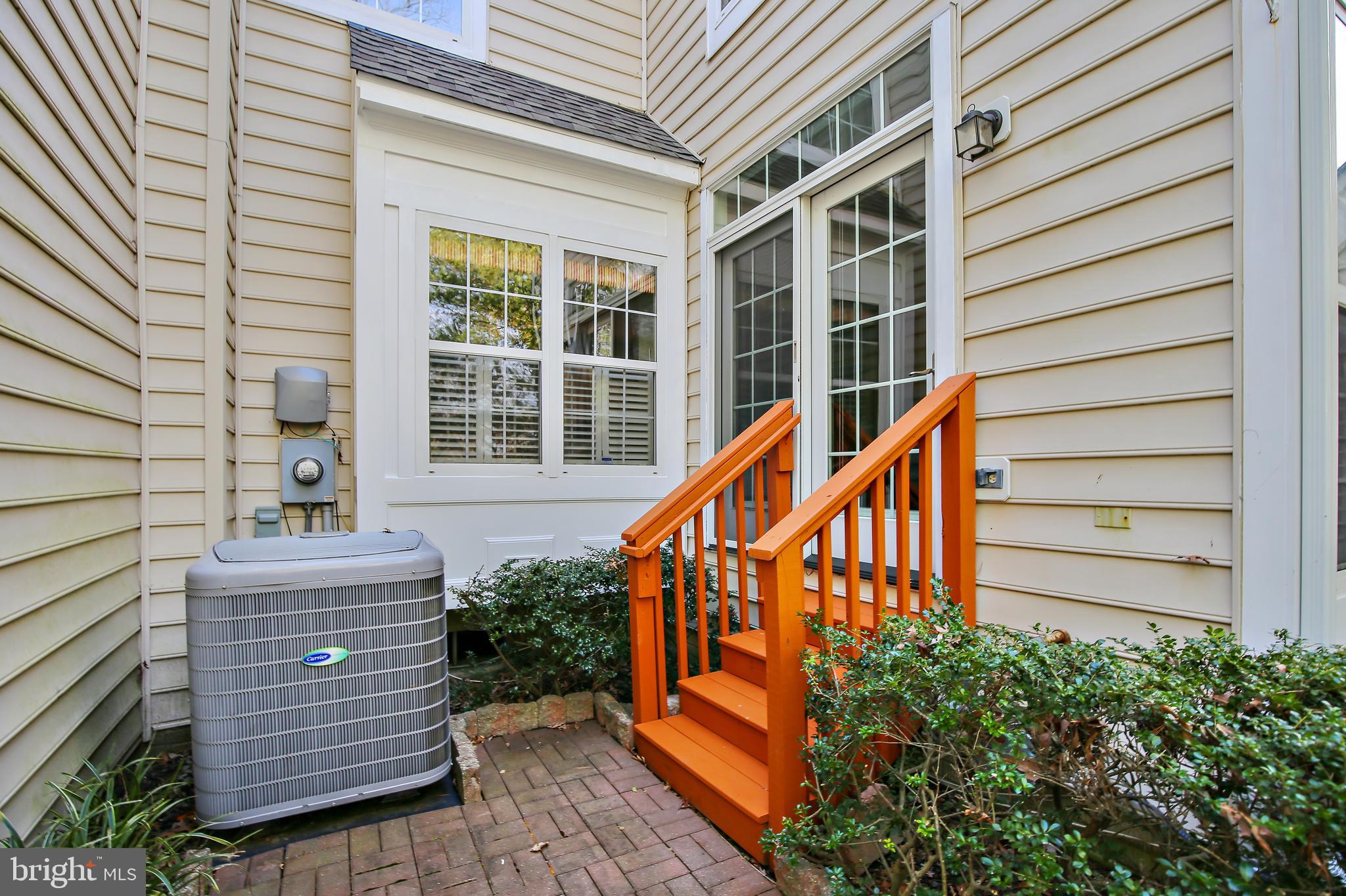 GOVERNORS GROVE - Residential