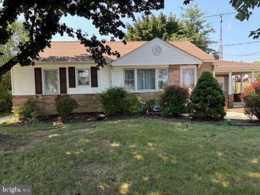 DRASTICALLY REDUCED TO SELL...SINGLE FAMILY HOME ON .64 ACRE LOT ZONED HI. OVERSIZED 2 CAR GARAGE, LARGE SHED, COVERED PATIOS. HOME IS 2 BR, 1 BA W/LR, DR, KITCHEN AND FAMILY ROOM ON MAIN LEVEL. TWO FIREPLACES, HARDWOOD FLOORS. DATED BUT LOTS OF POTENTIAL. NEW ROOF 2023. NEAR INTERSTATES AND SHOPPING. NO FHA OR VA. BEING SOLD AS-IS.