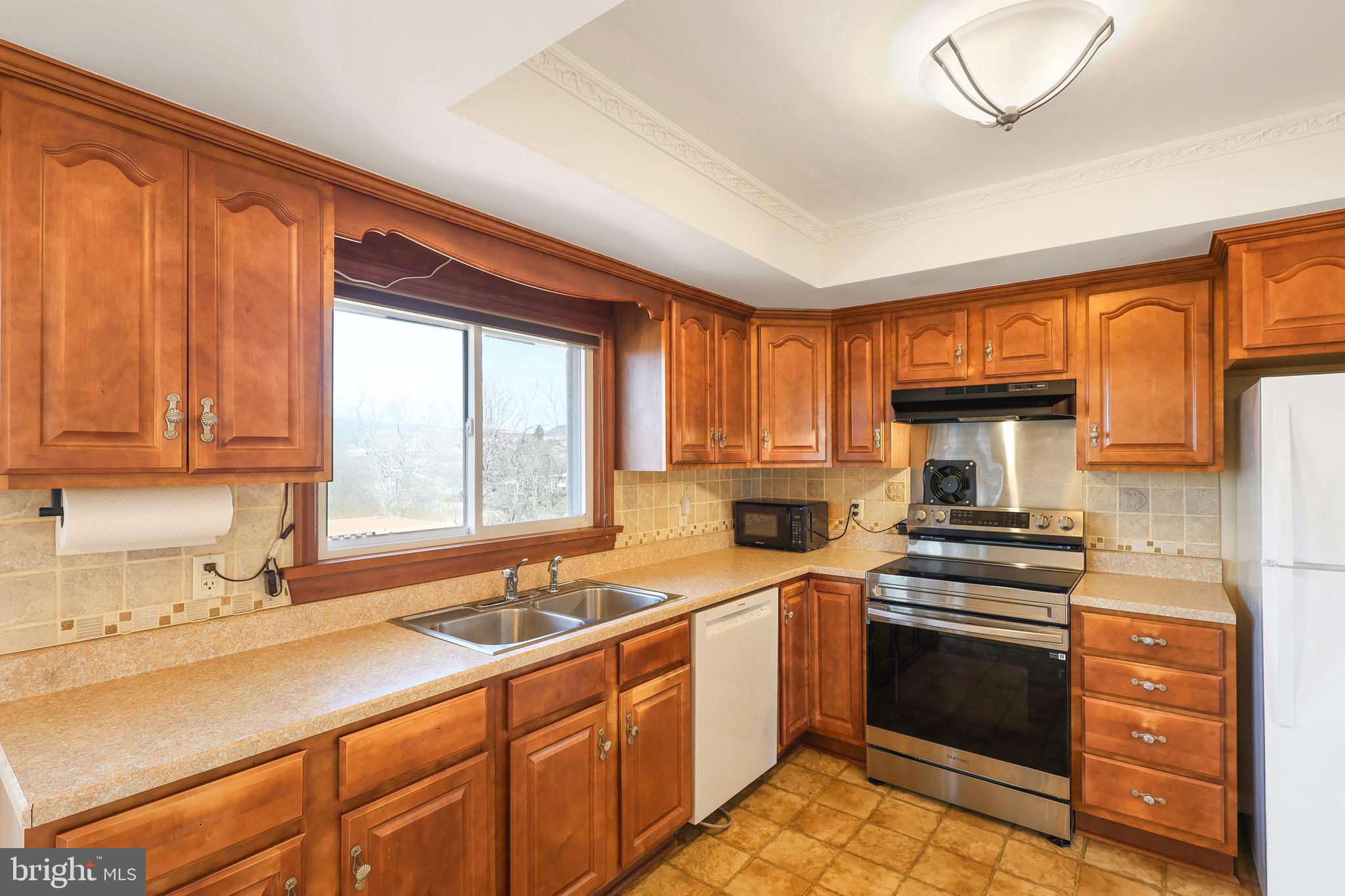 WHITE OAKS - Residential