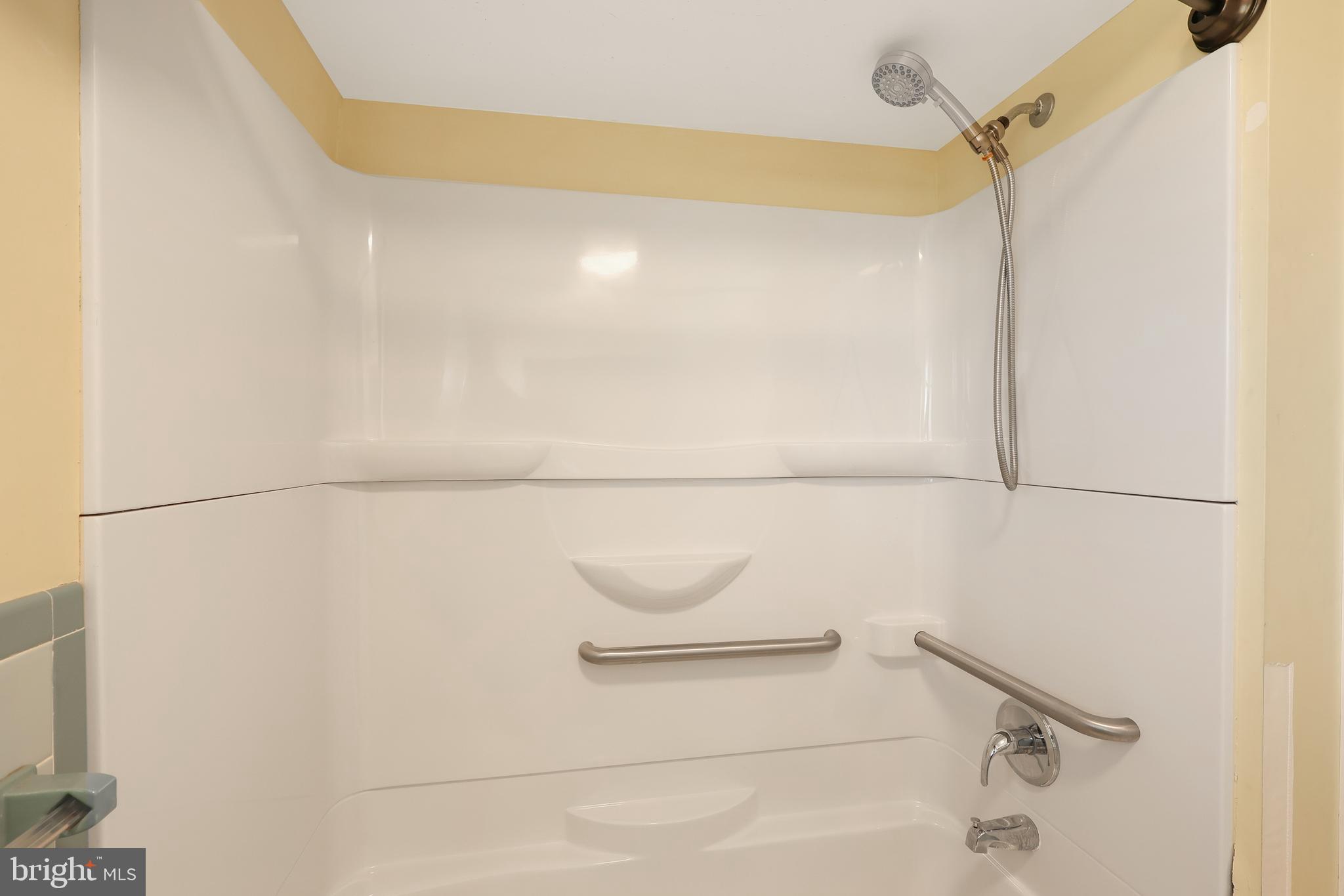 WHITE OAKS - Residential