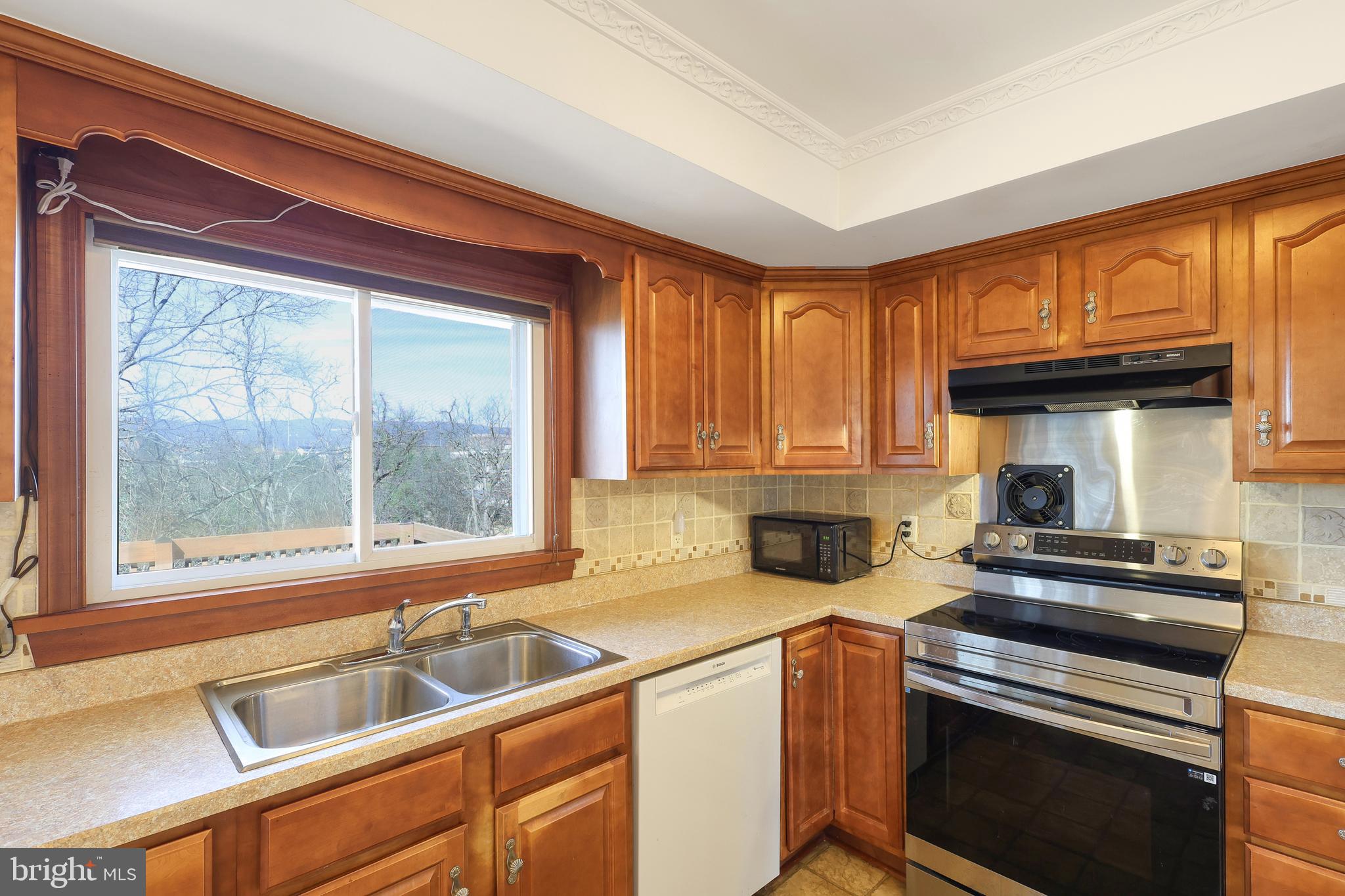 WHITE OAKS - Residential