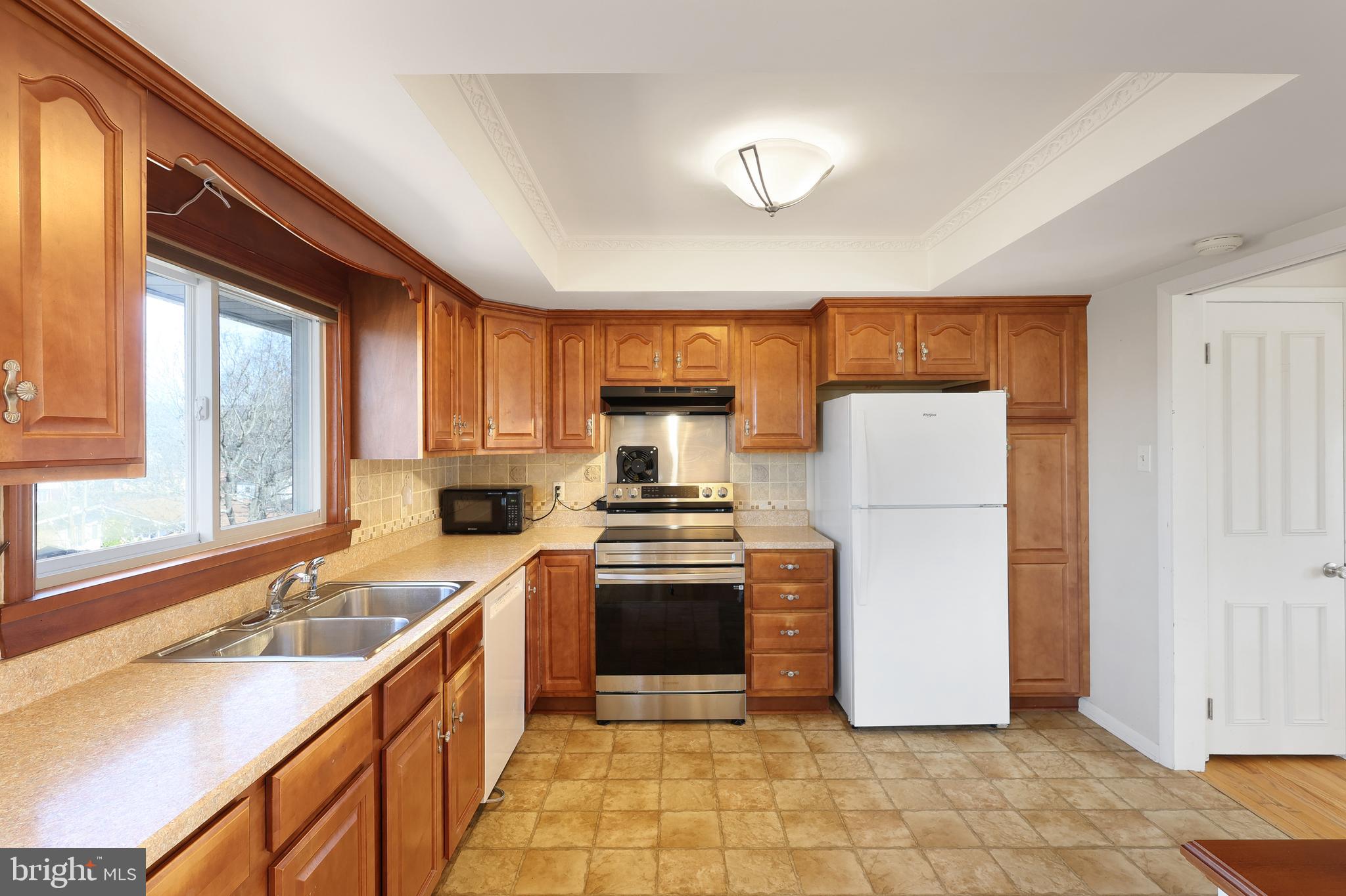 WHITE OAKS - Residential