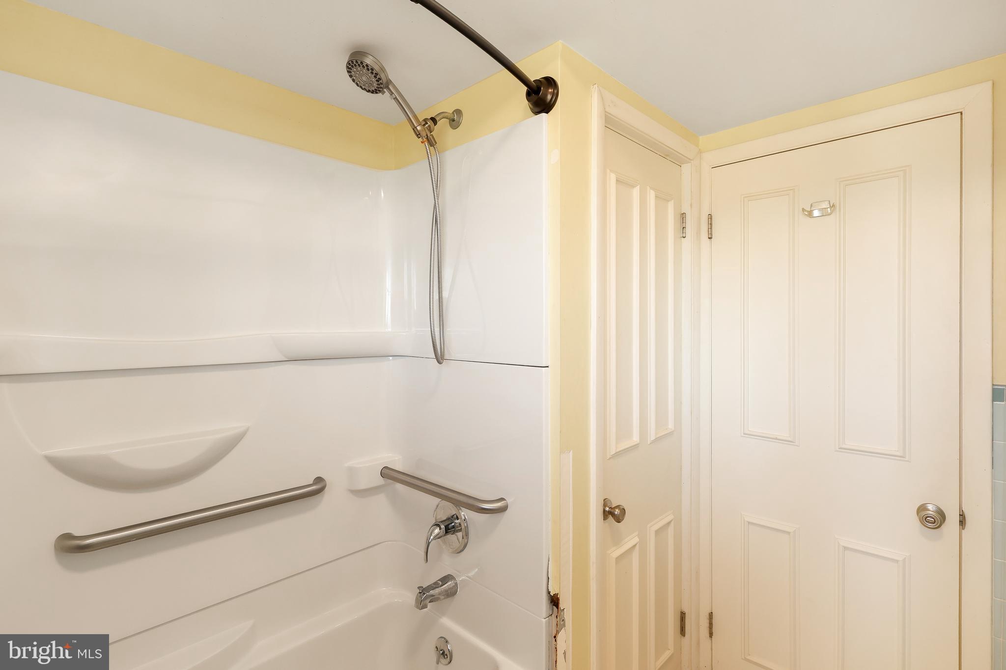 WHITE OAKS - Residential