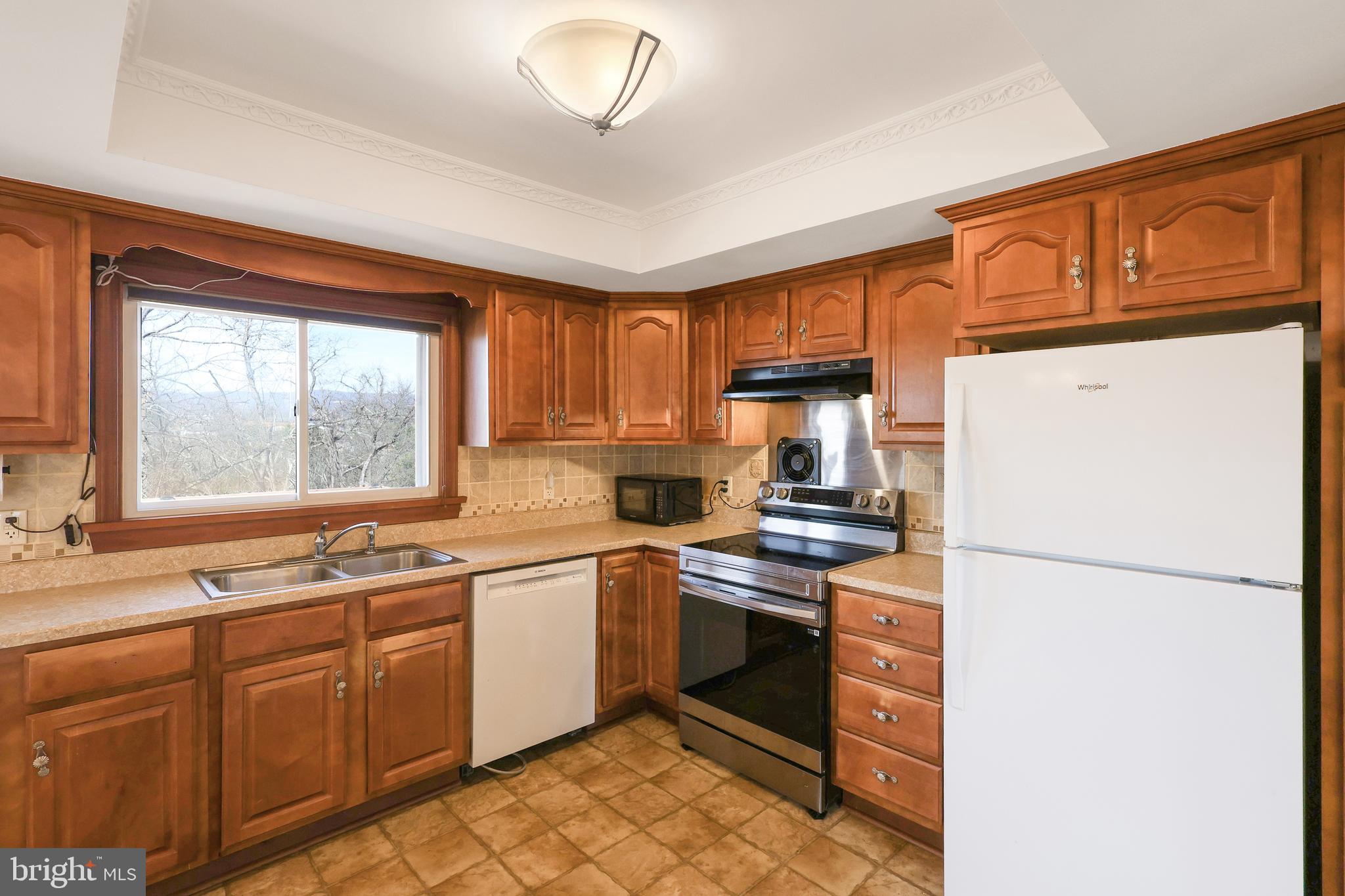 WHITE OAKS - Residential