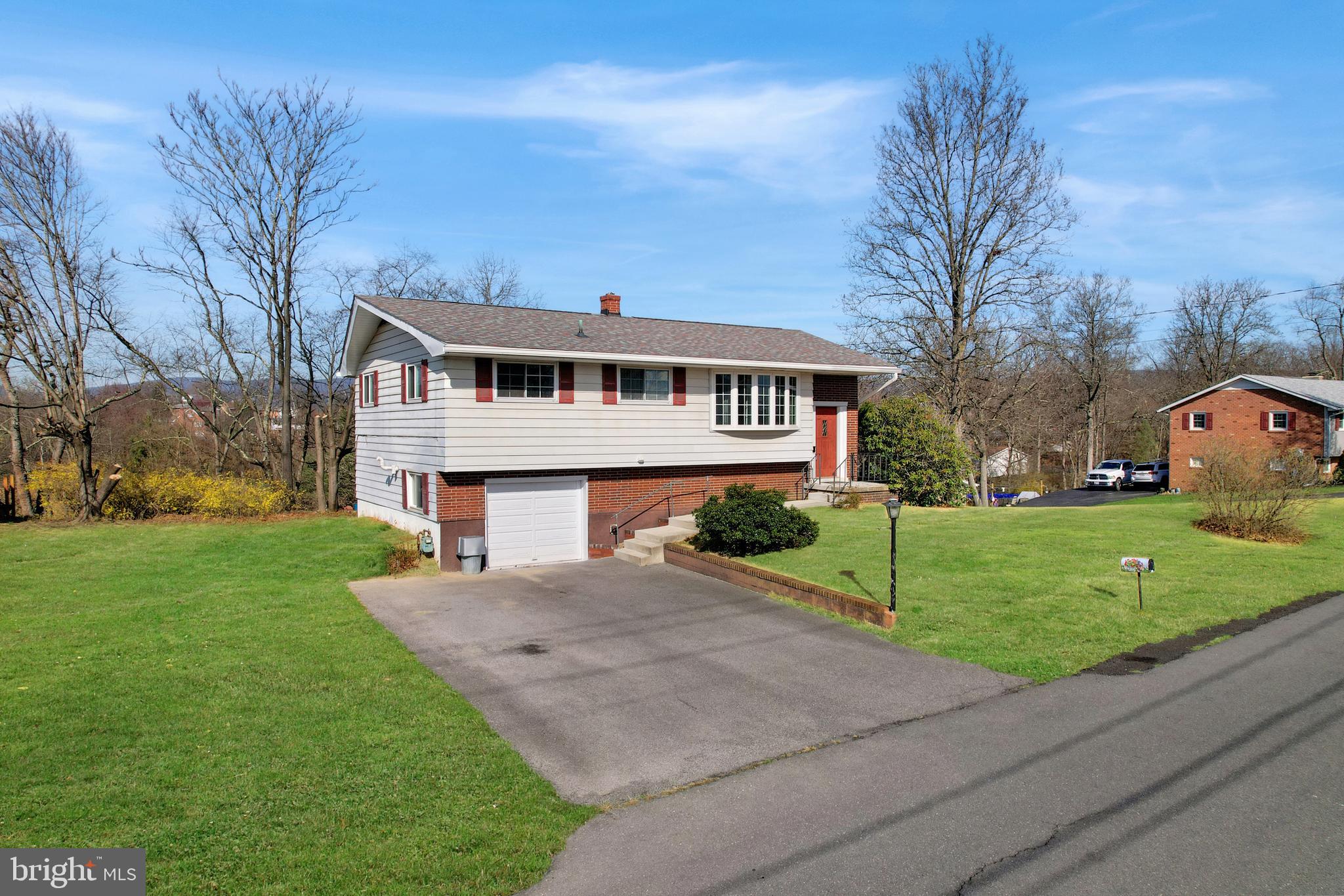 WHITE OAKS - Residential