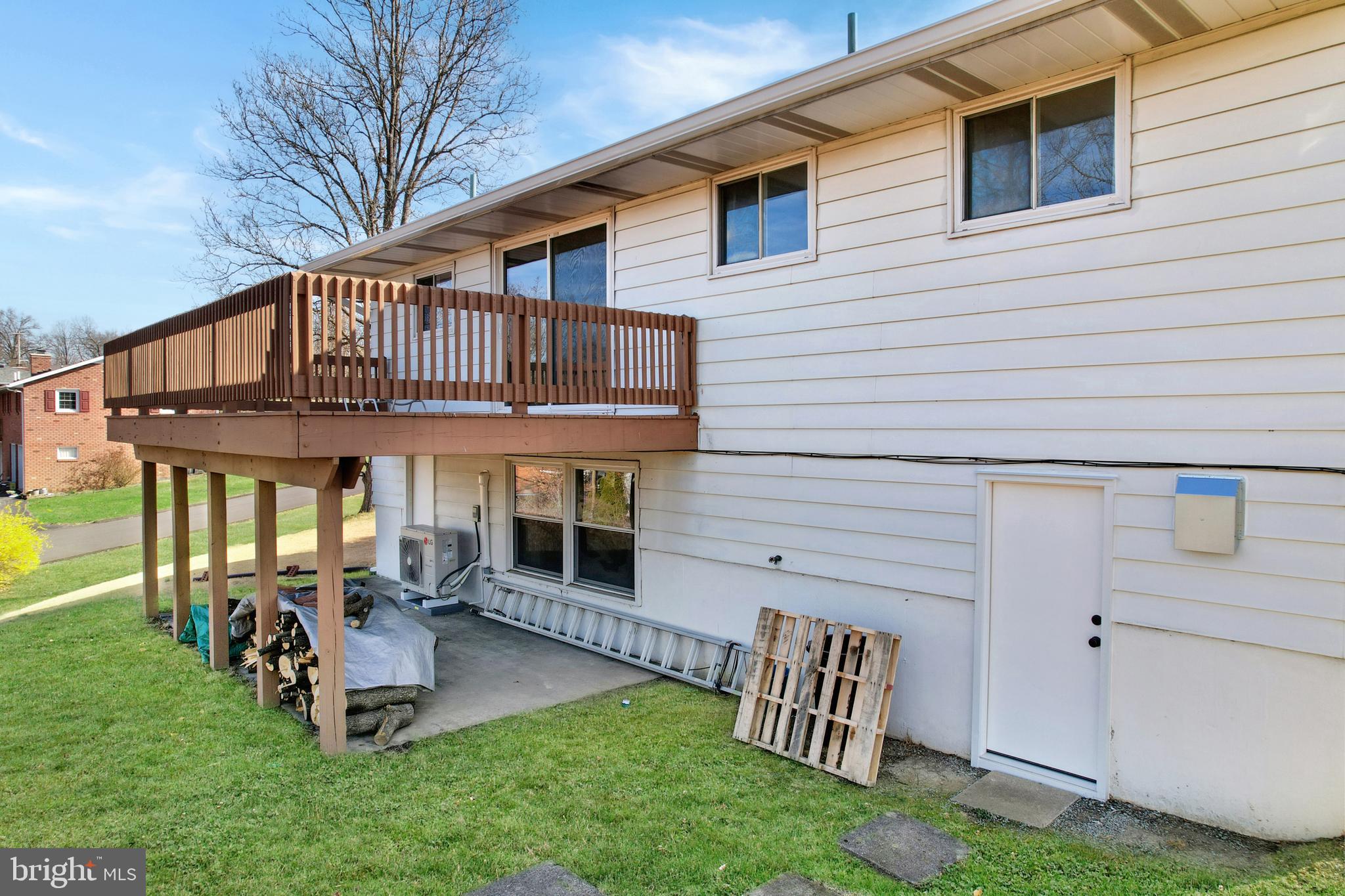 WHITE OAKS - Residential