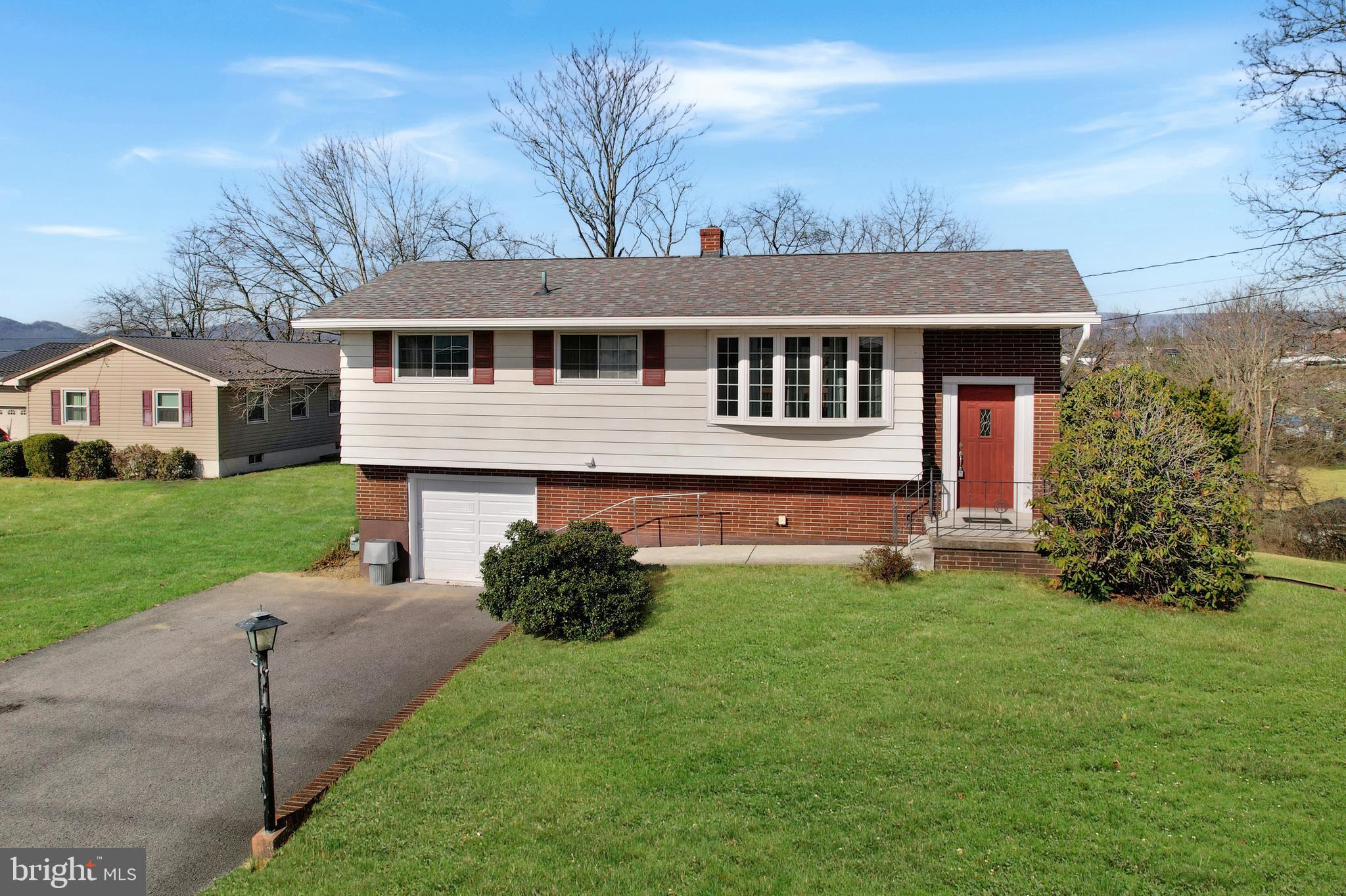 WHITE OAKS - Residential