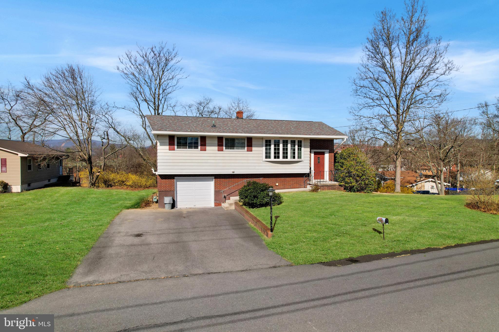 WHITE OAKS - Residential