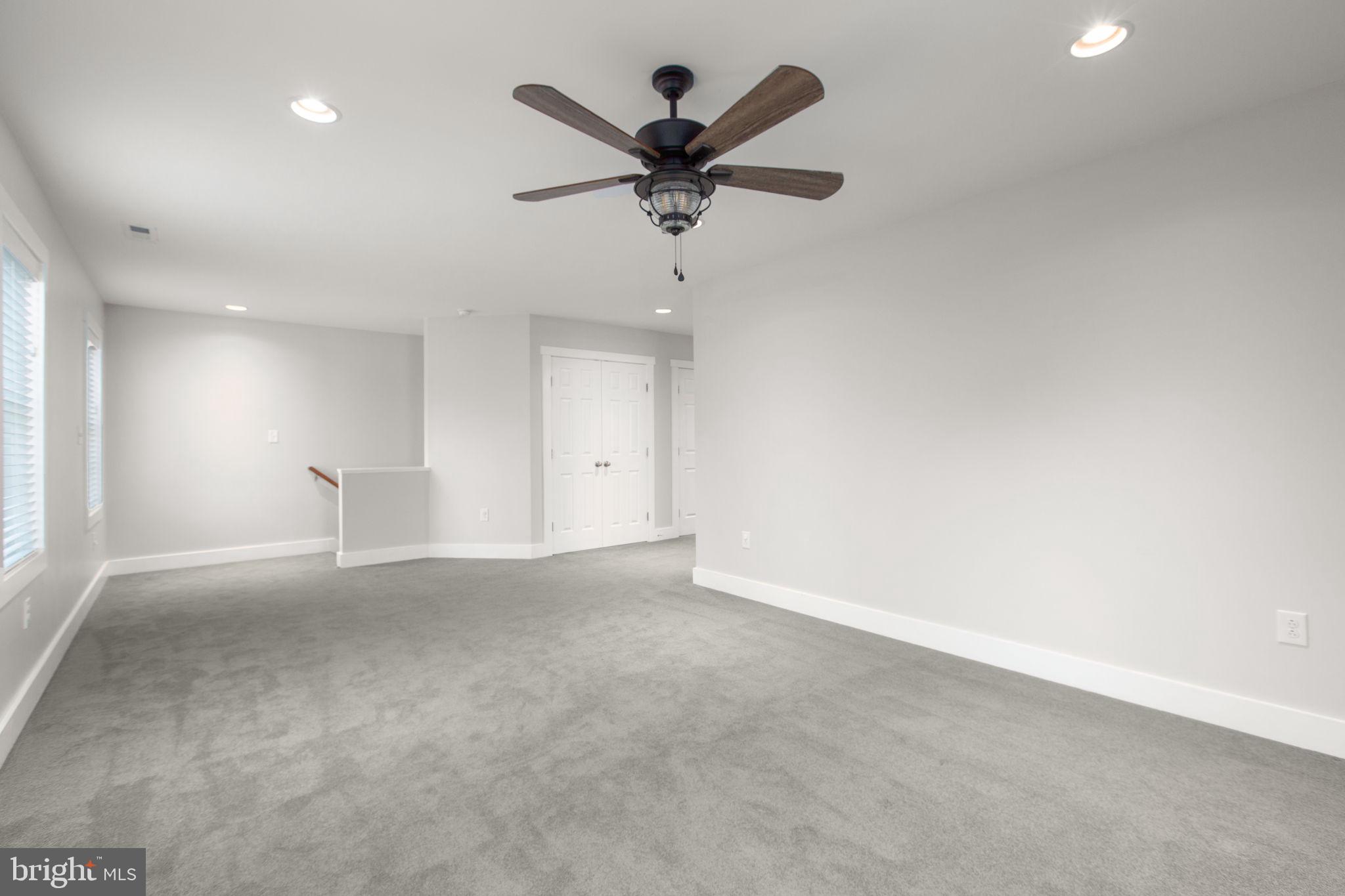 SHOREWOOD - Residential