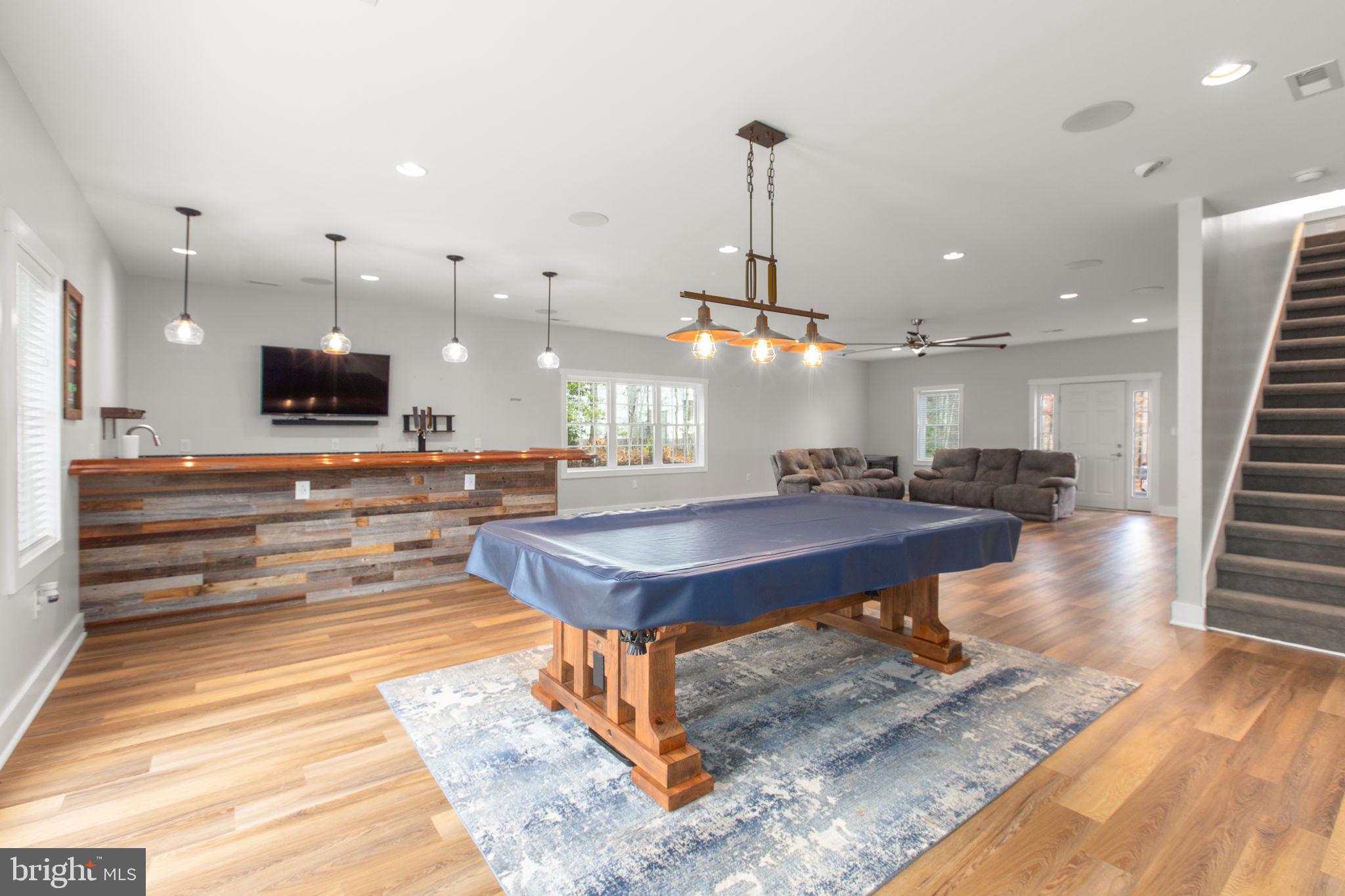 SHOREWOOD - Residential