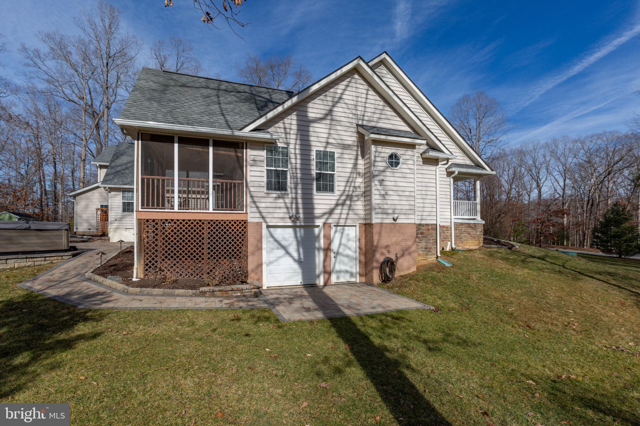 SHOREWOOD - Residential