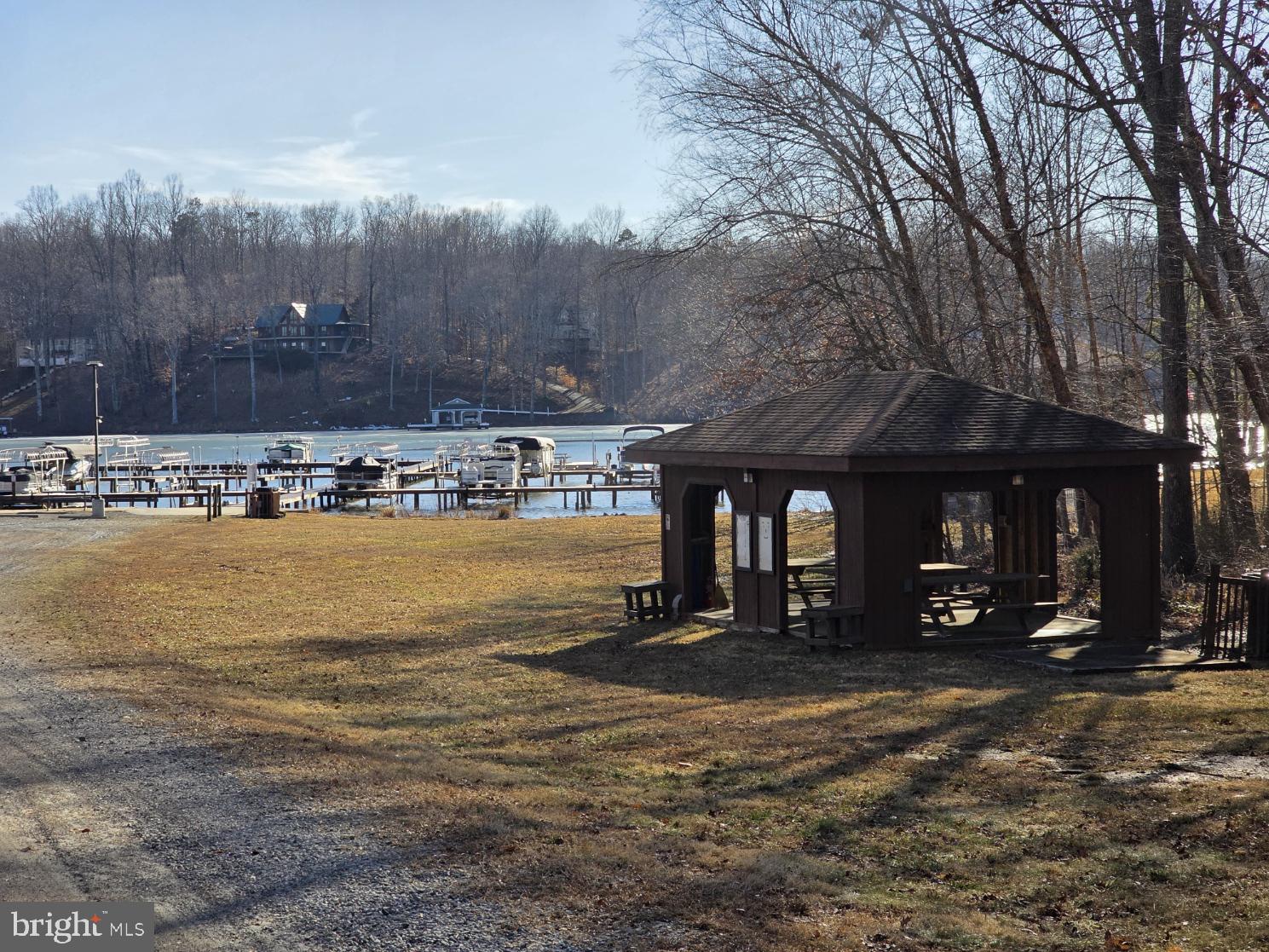 SHOREWOOD - Residential