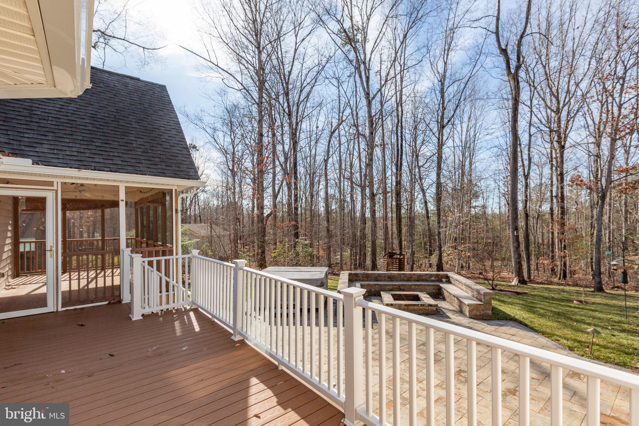 SHOREWOOD - Residential