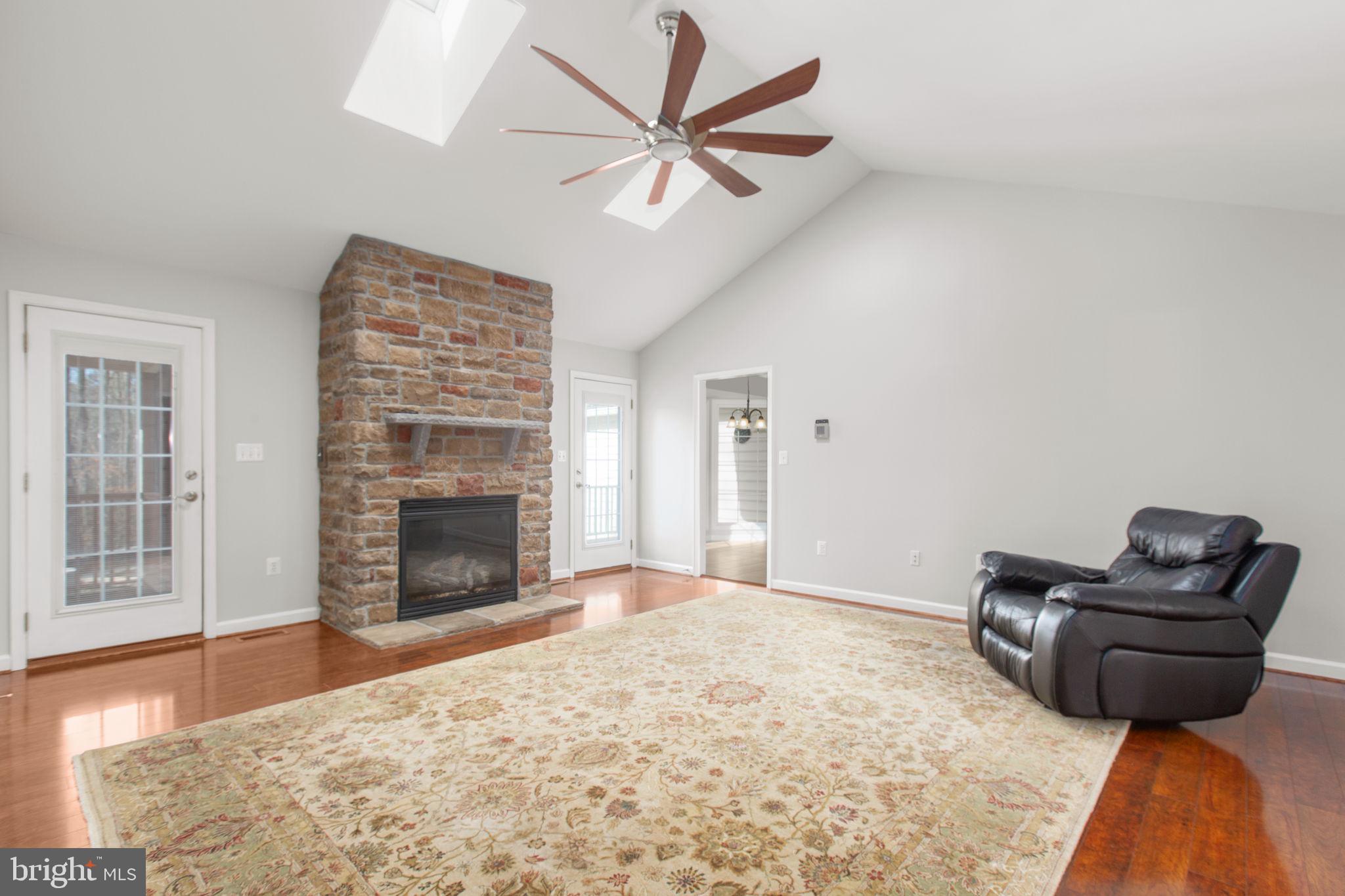 SHOREWOOD - Residential