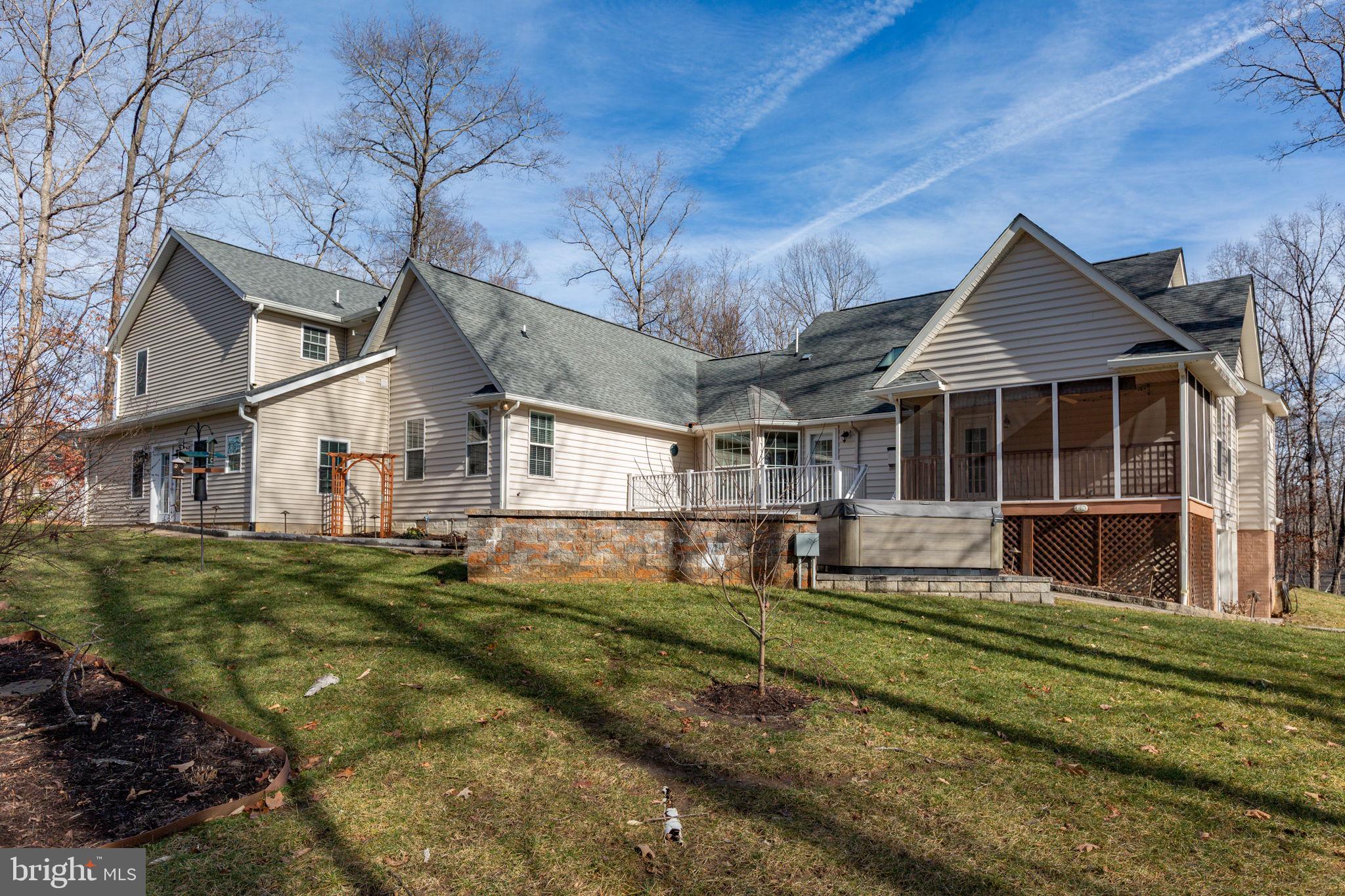 SHOREWOOD - Residential