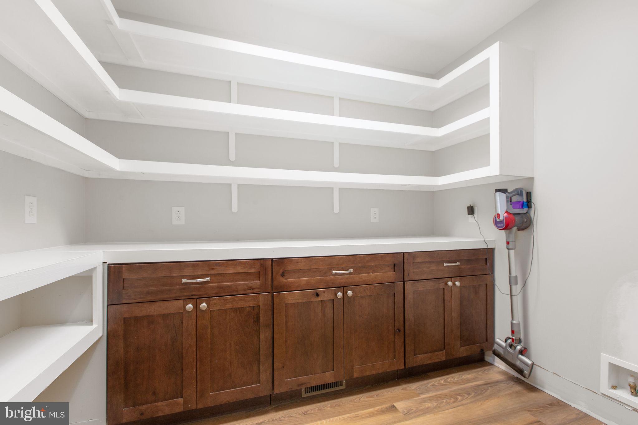 SHOREWOOD - Residential