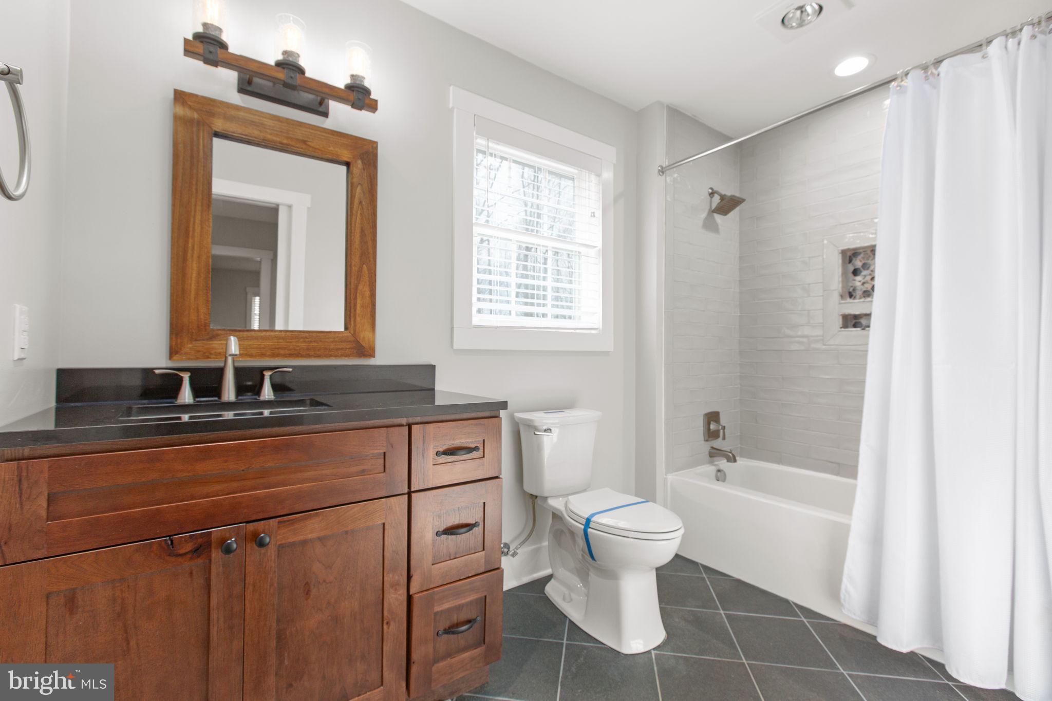 SHOREWOOD - Residential