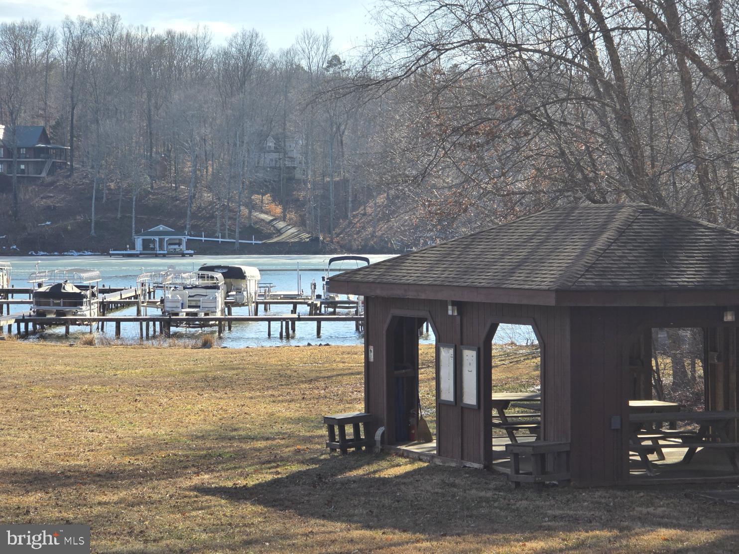 SHOREWOOD - Residential