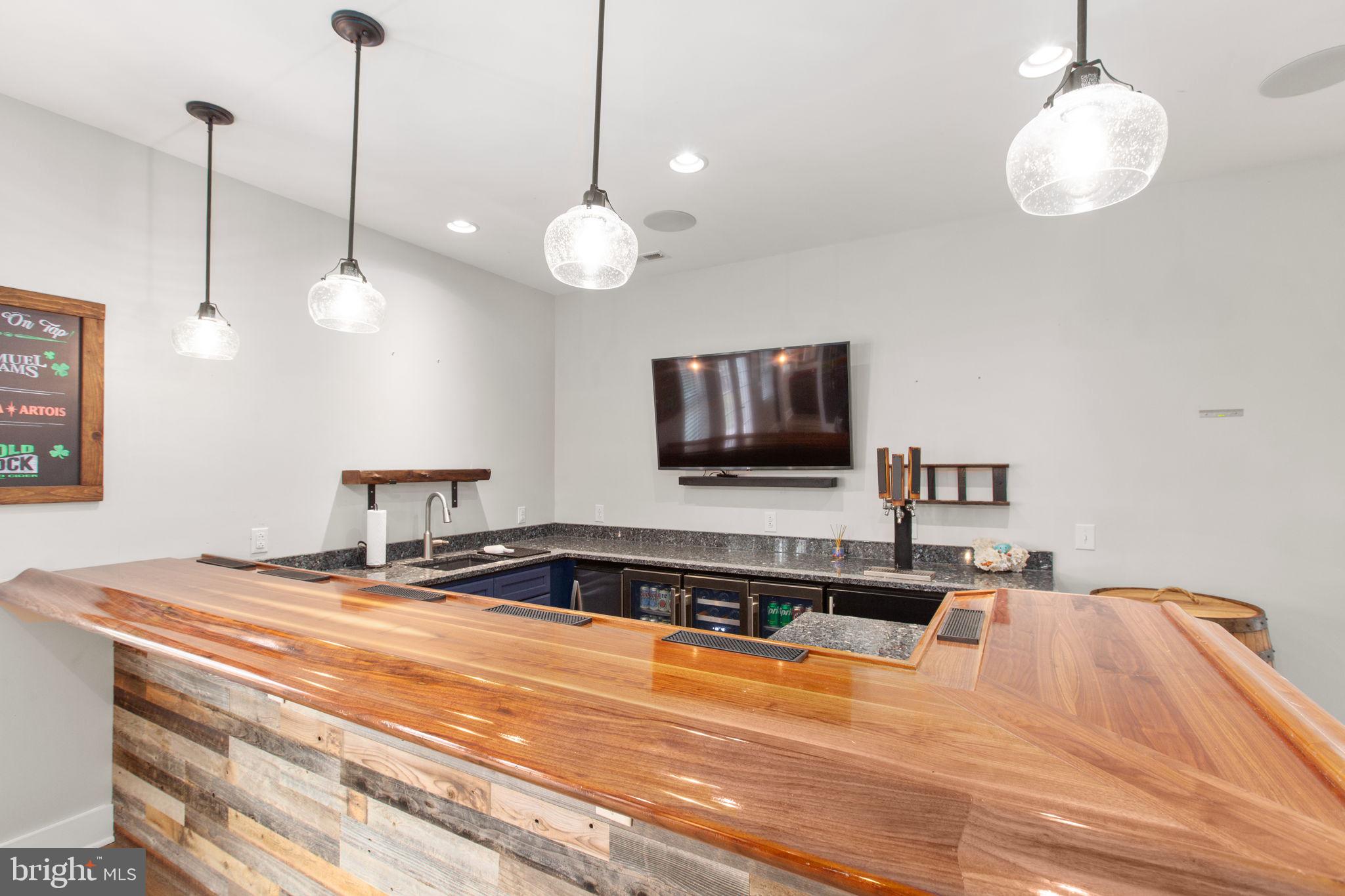 SHOREWOOD - Residential