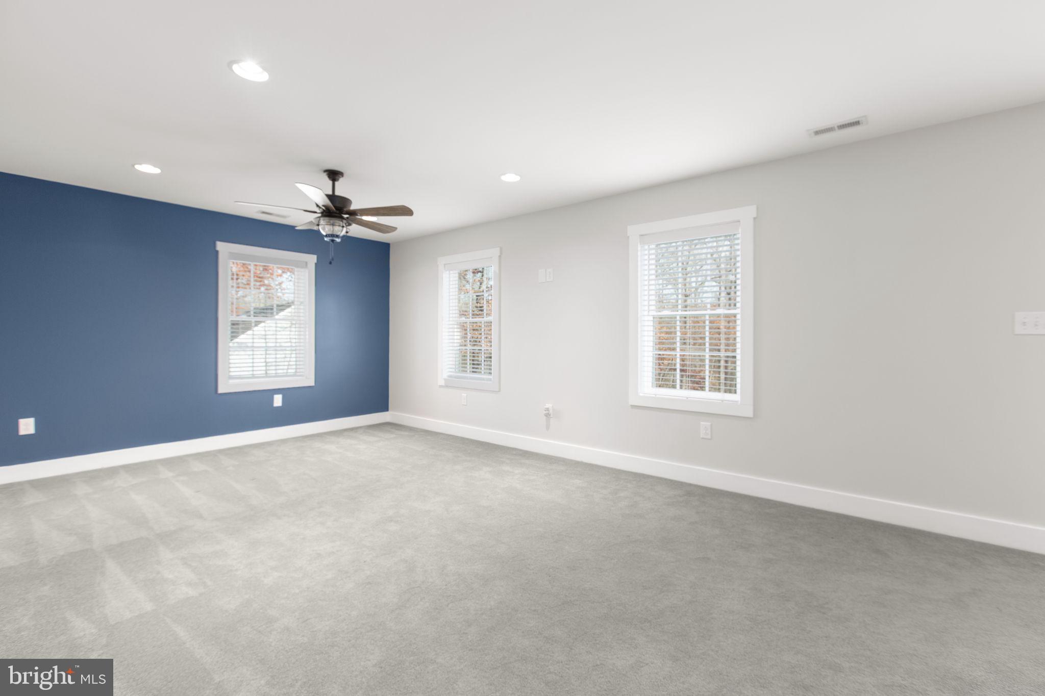 SHOREWOOD - Residential