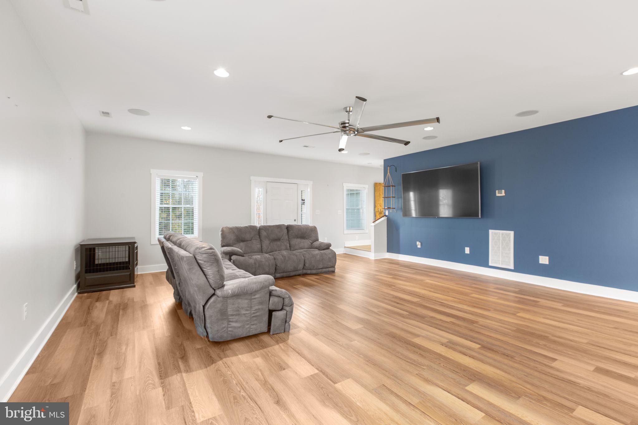 SHOREWOOD - Residential