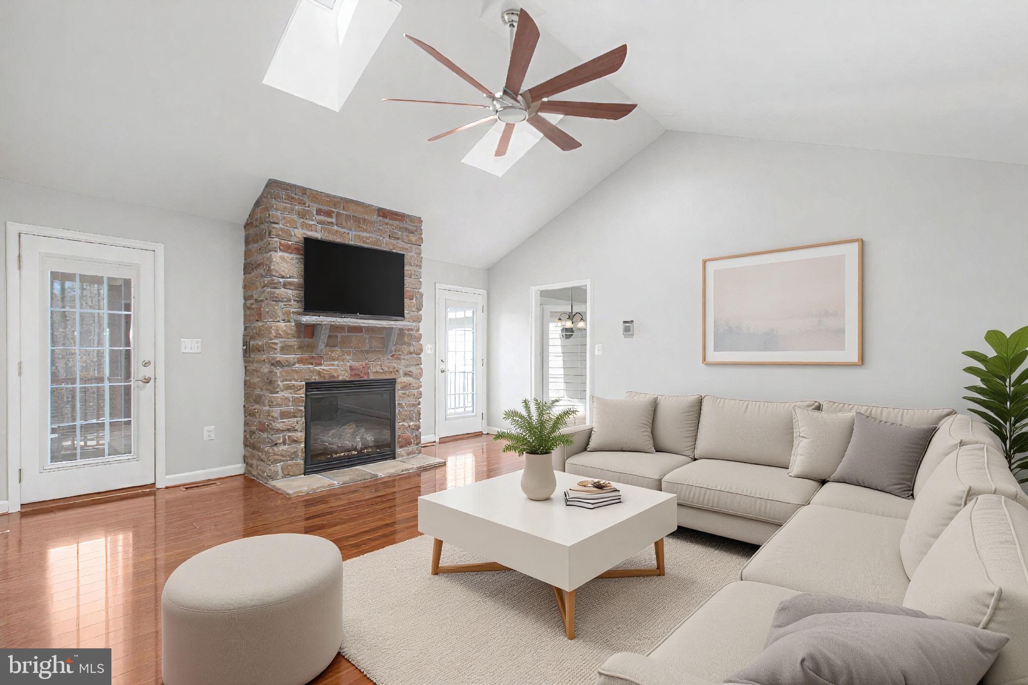 SHOREWOOD - Residential