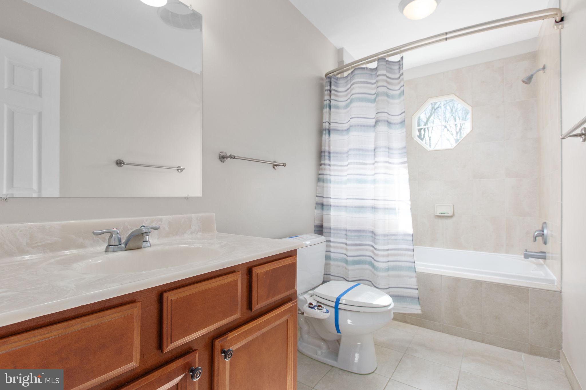 SHOREWOOD - Residential