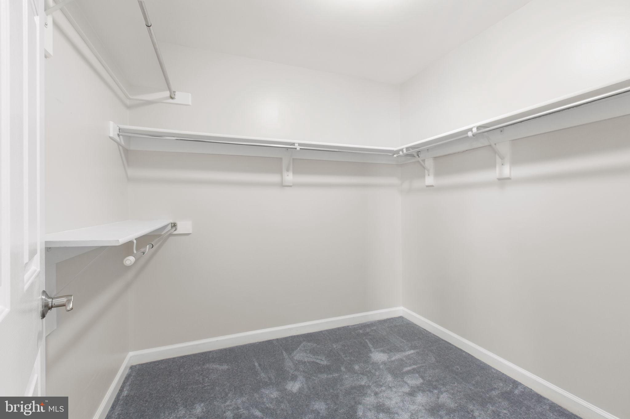 SHOREWOOD - Residential