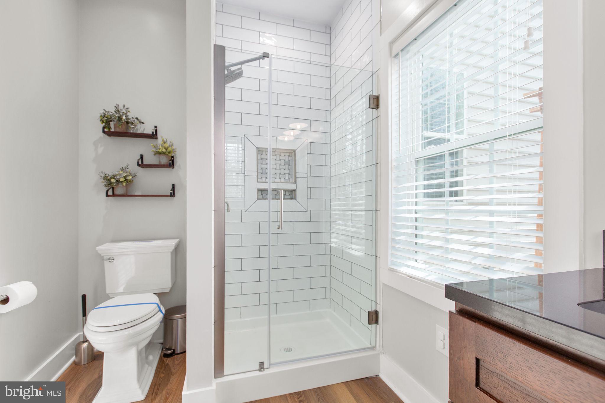 SHOREWOOD - Residential