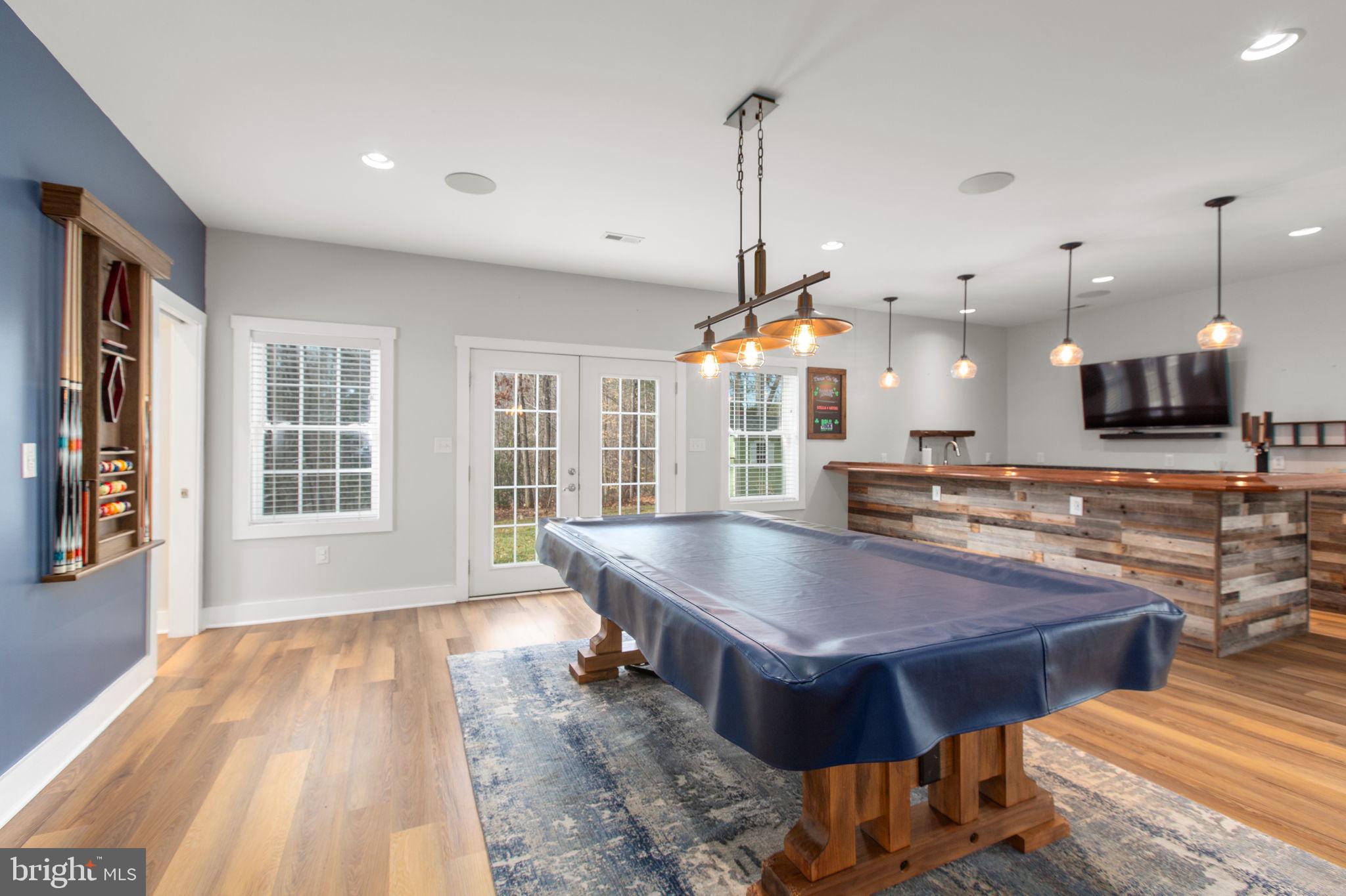 SHOREWOOD - Residential