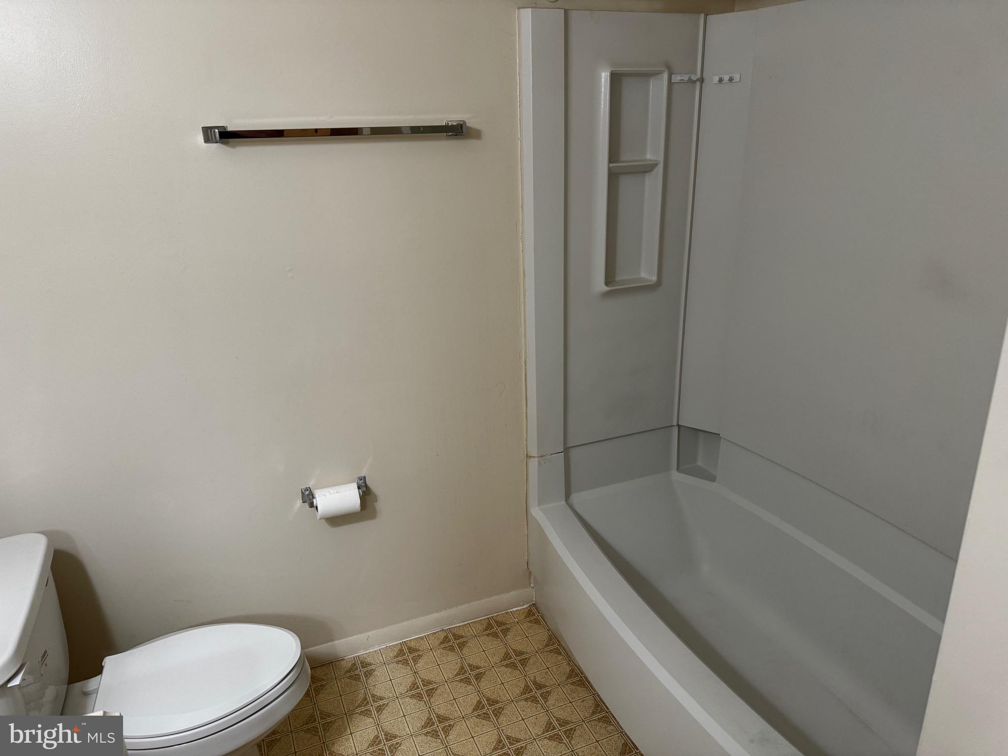 ASHTON VILLAGE - Residential Lease