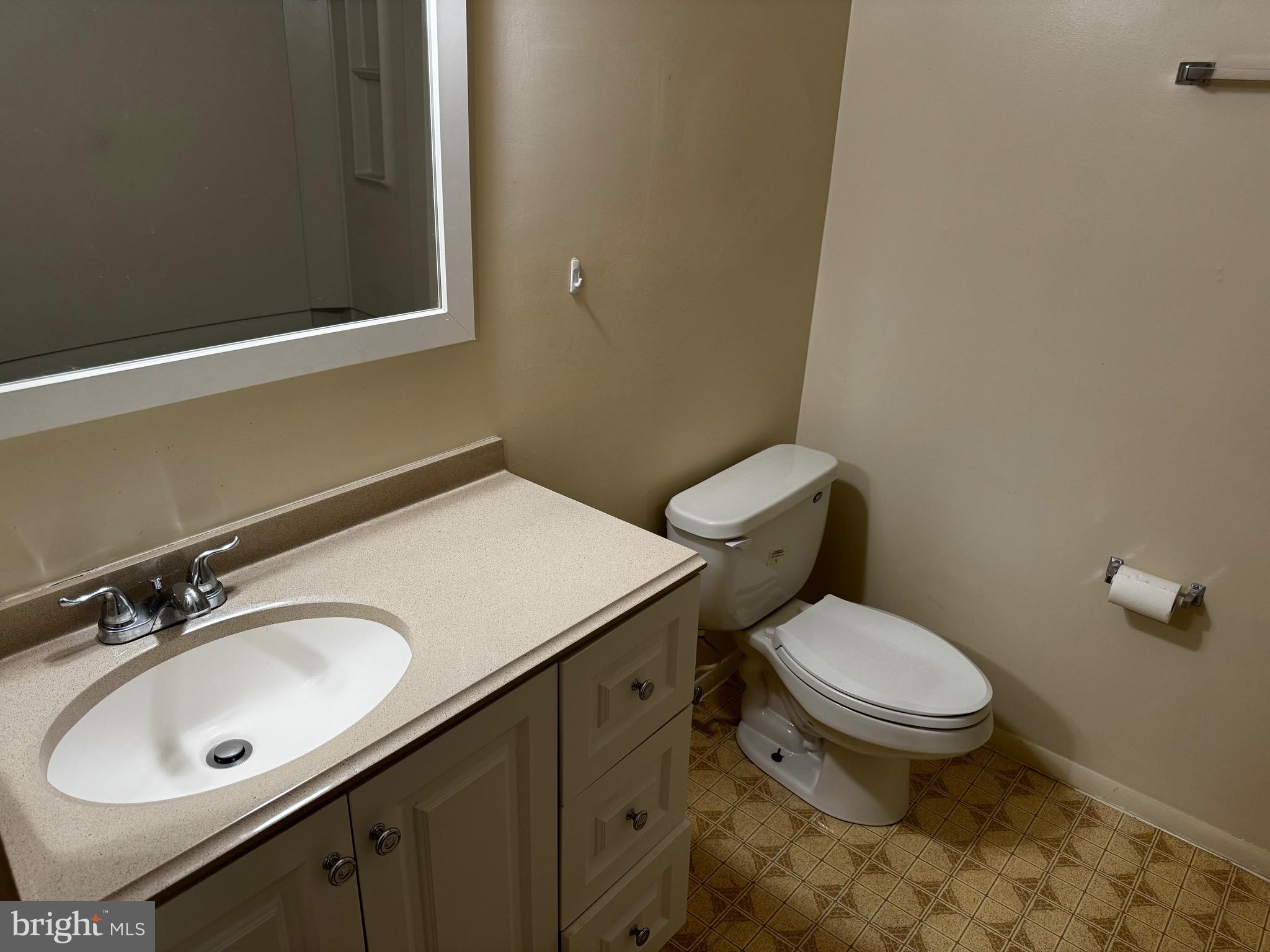 ASHTON VILLAGE - Residential Lease