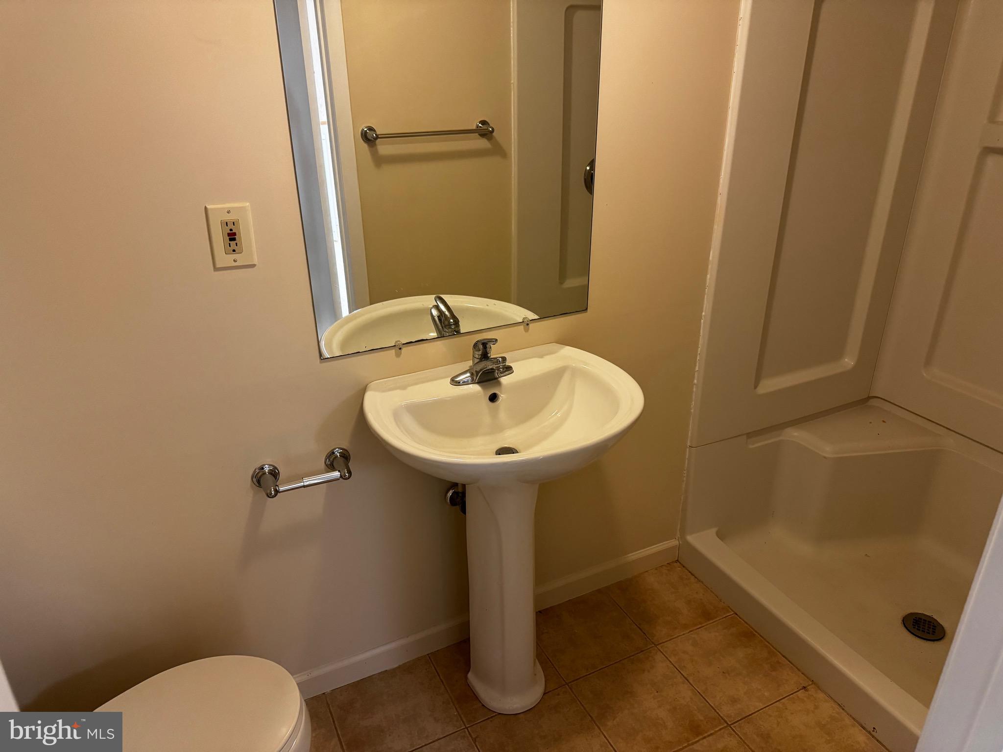 ASHTON VILLAGE - Residential Lease