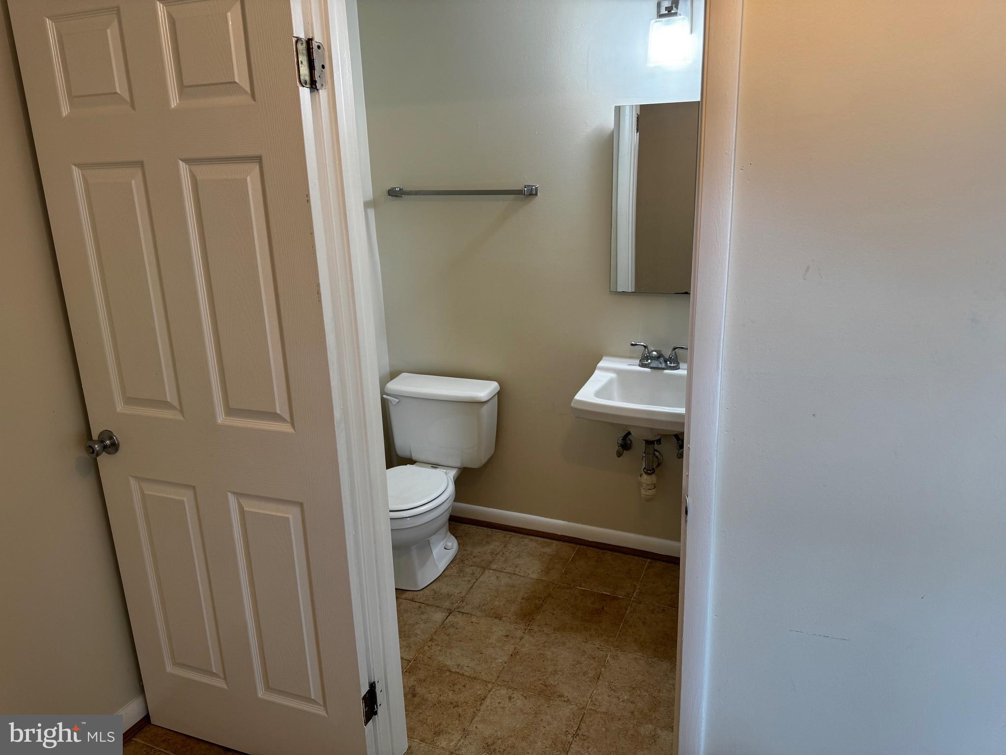 ASHTON VILLAGE - Residential Lease