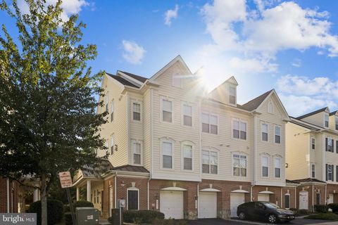 Photo of 6821 Hampton Bay Lane, GAINESVILLE, VA 20155 (MLS # VAPW2102718) Photo of 6821 Hampton Bay Lane, GAINESVILLE, VA 20155 (MLS # VAPW2102718)