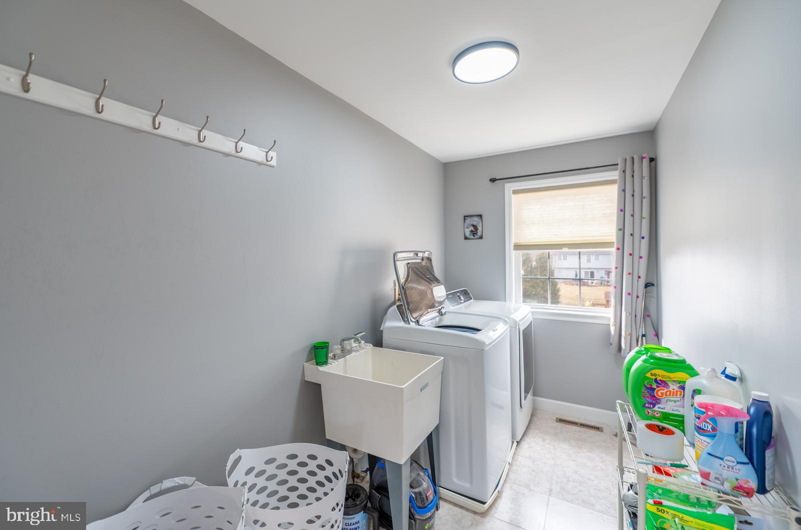 WOODS EDGE - Residential