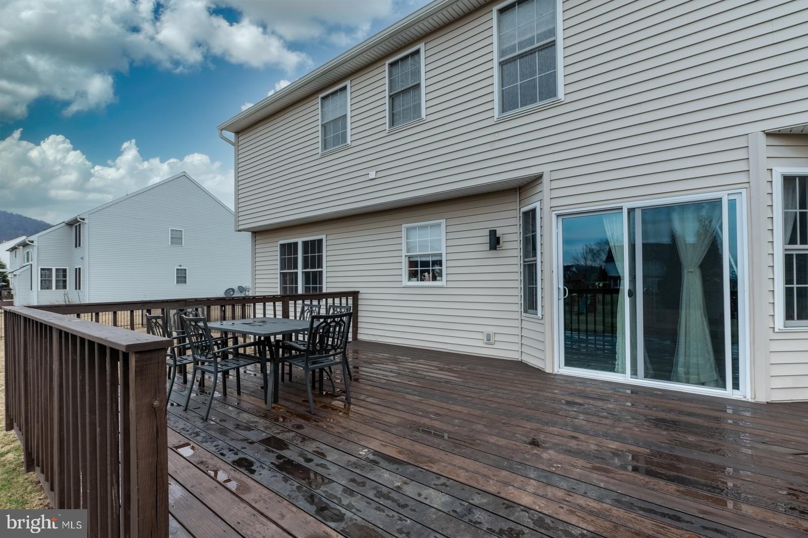 WOODS EDGE - Residential