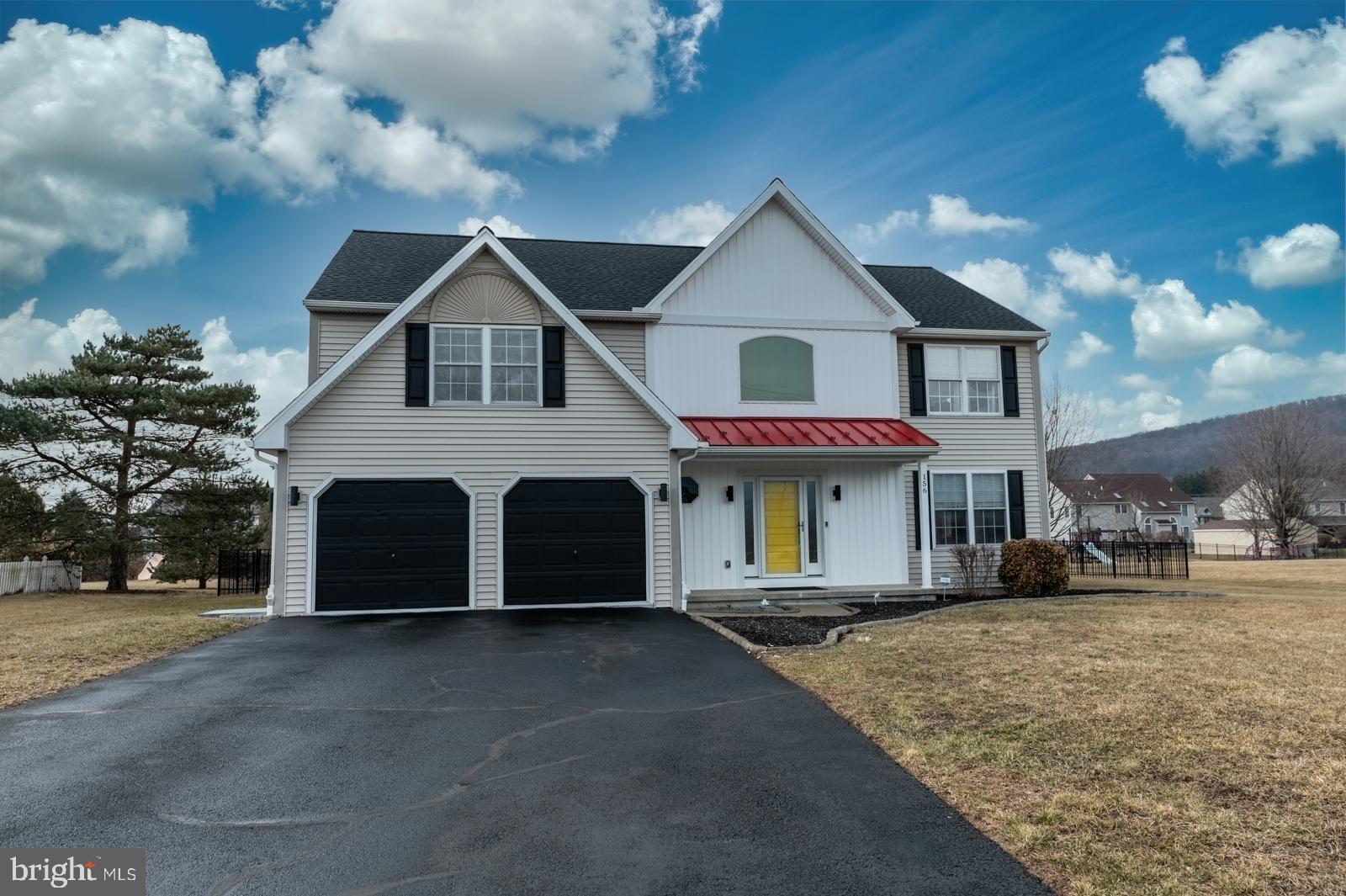 WOODS EDGE - Residential