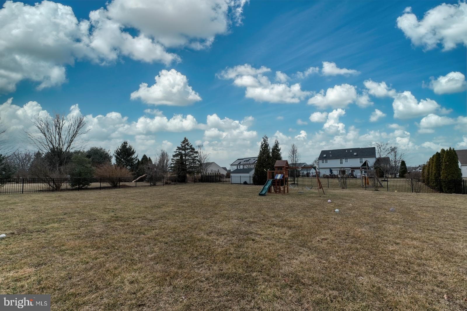 WOODS EDGE - Residential