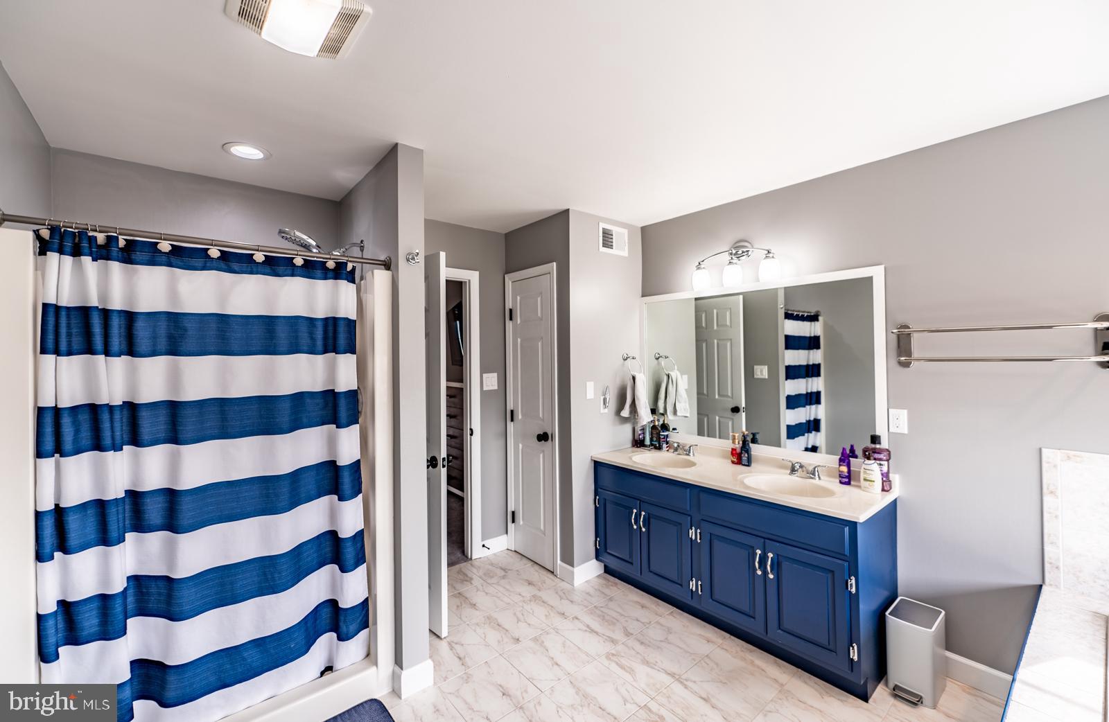 WOODS EDGE - Residential