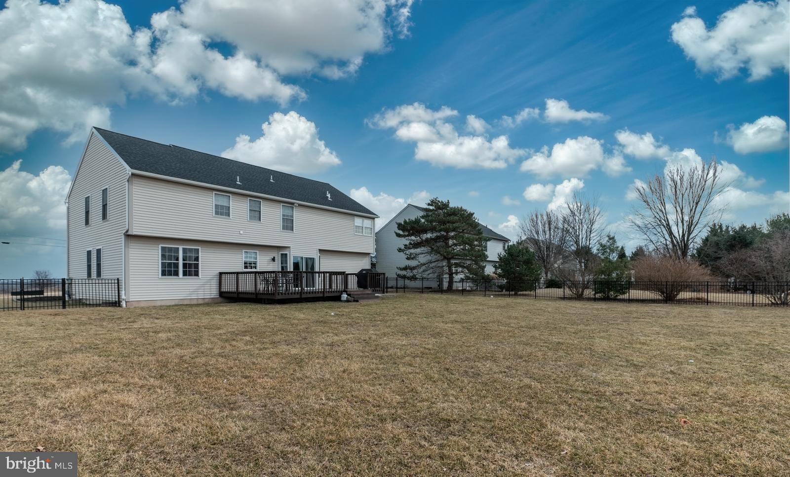 WOODS EDGE - Residential