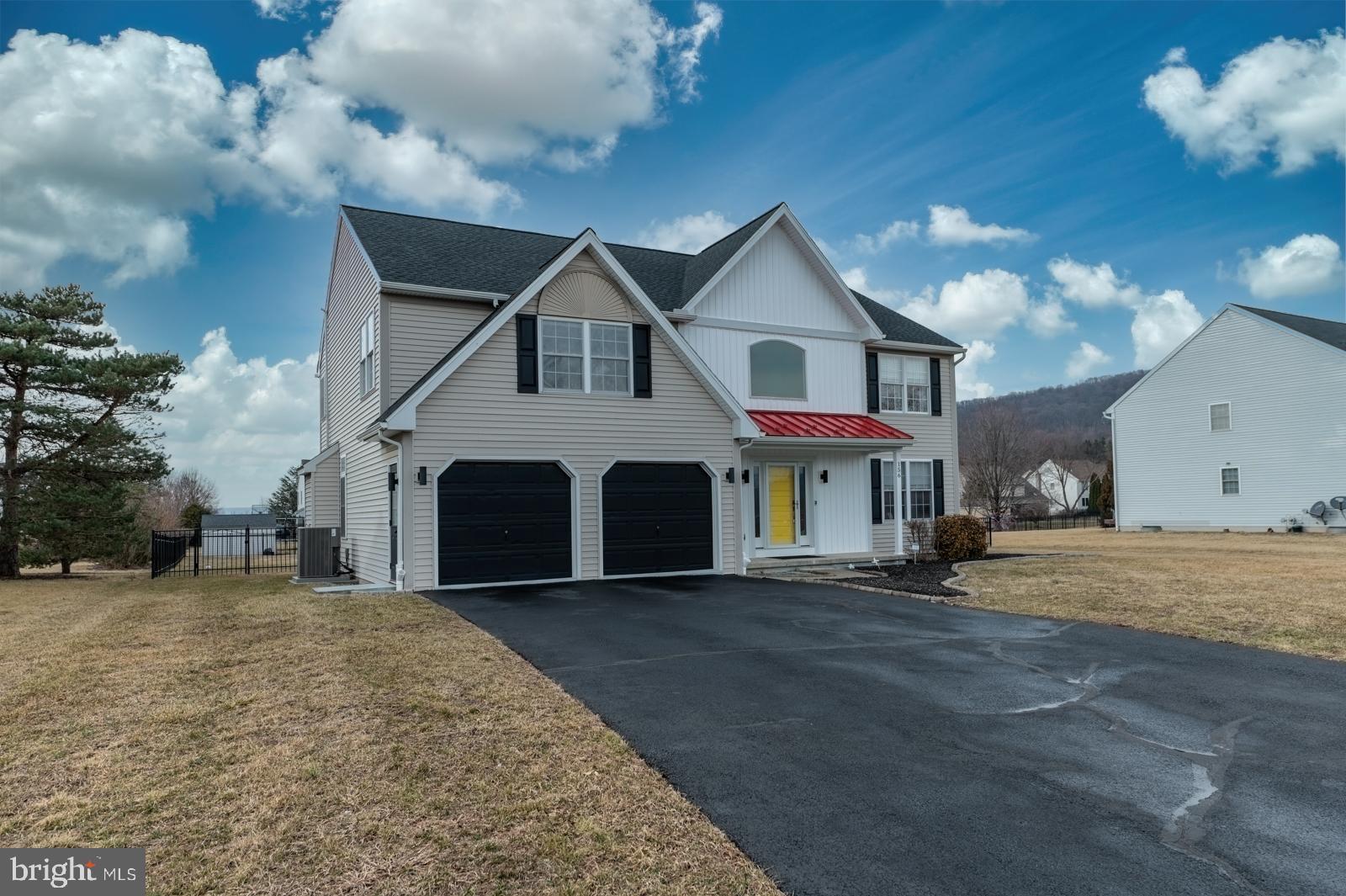 WOODS EDGE - Residential