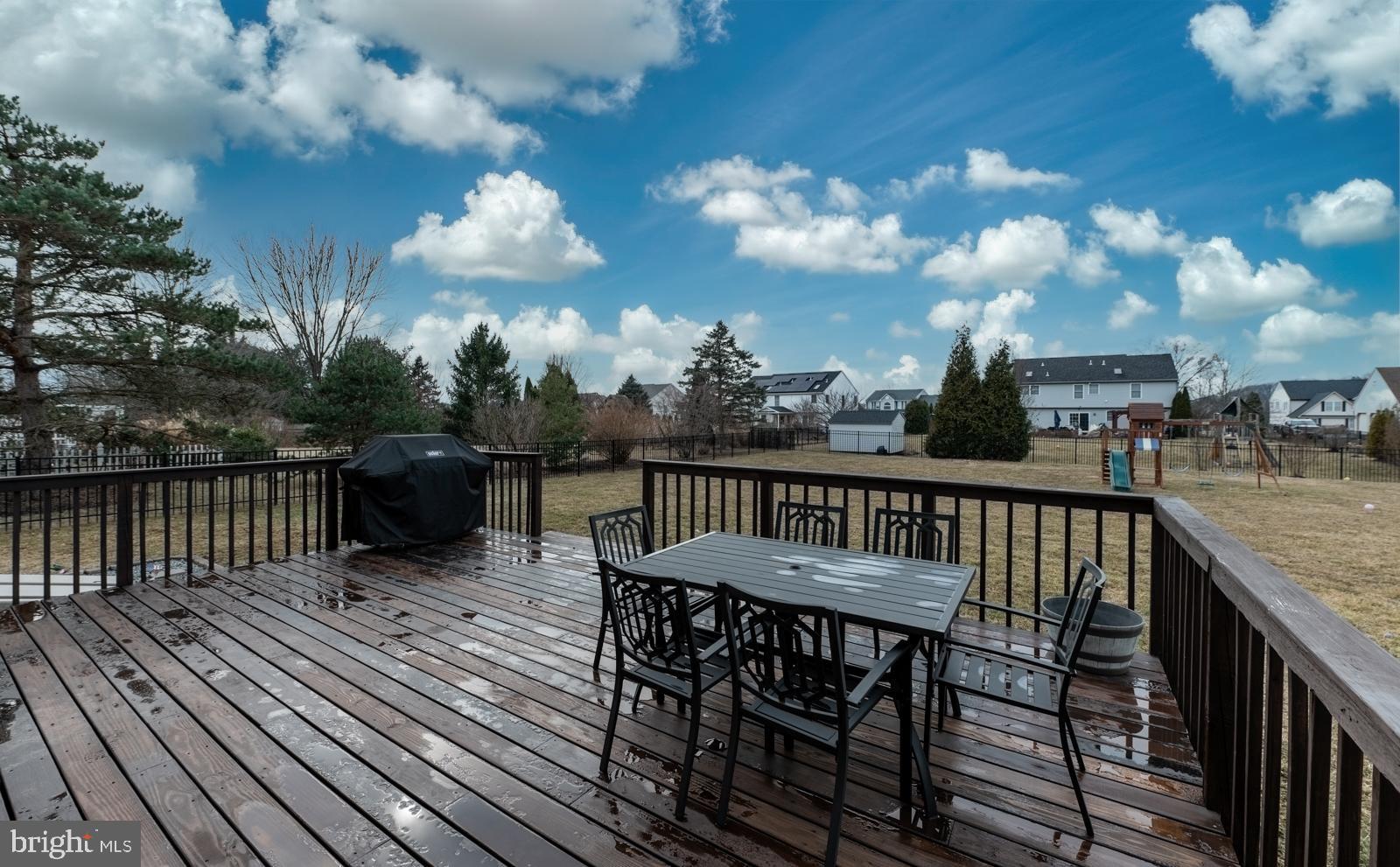 WOODS EDGE - Residential